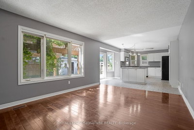94 Niagara Drive • Oshawa, ON photo 9