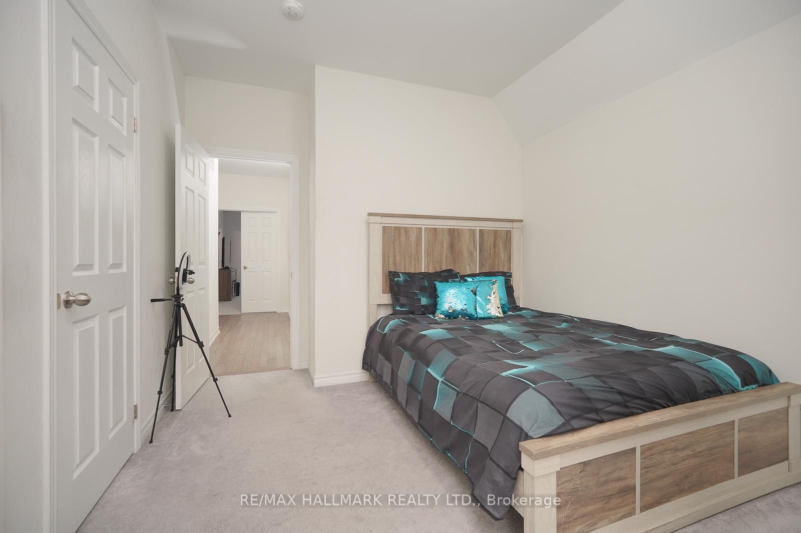 4 Hickling Lane • Ajax, ON photo 33