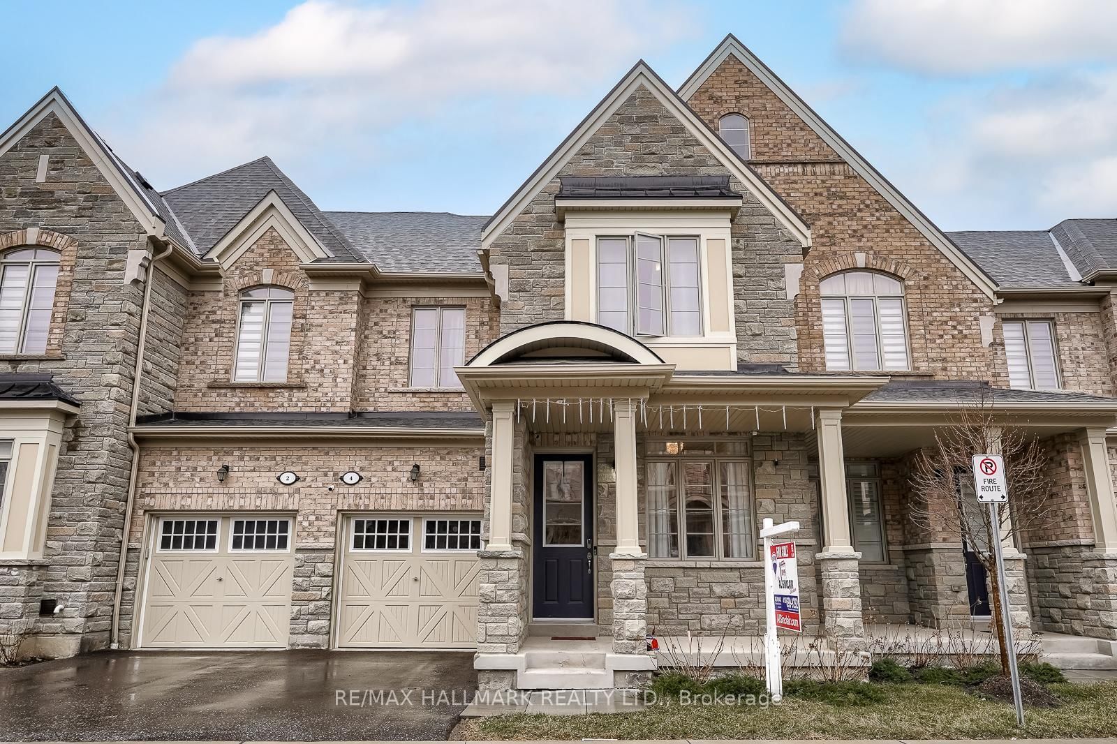 4 Hickling Lane • Ajax, ON photo 4
