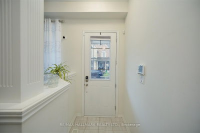 4 Hickling Lane • Ajax, ON photo 6
