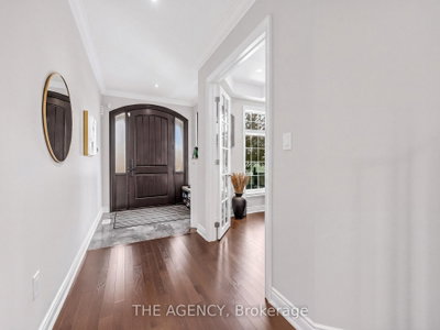 576 Oakwood Drive • Pickering, ON photo 2
