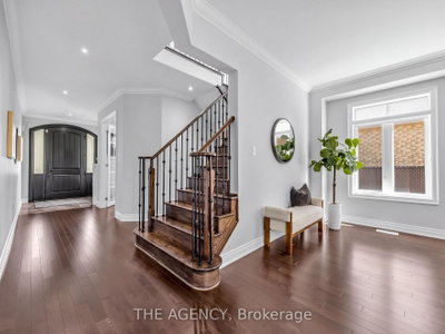 576 Oakwood Drive • Pickering, ON photo 3