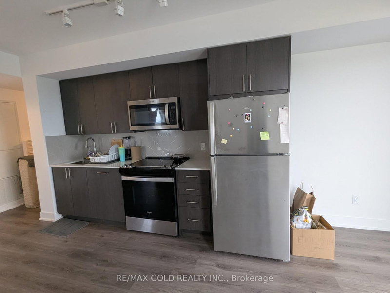 1437 - 2545 Simcoe Street N
