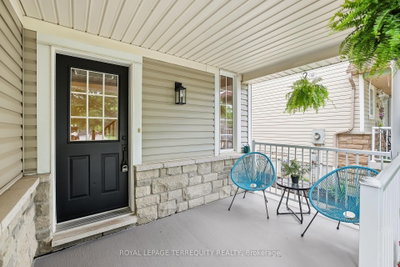8 Sinden Drive • Whitby, ON photo 4