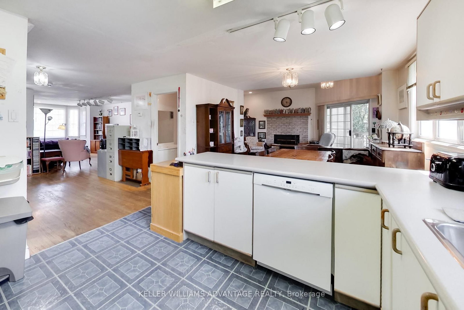 54 Westbourne Avenue • Toronto, ON photo 9