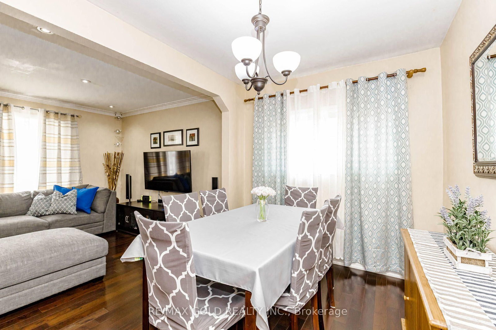 23 Rensburg Drive • Toronto, ON photo 10