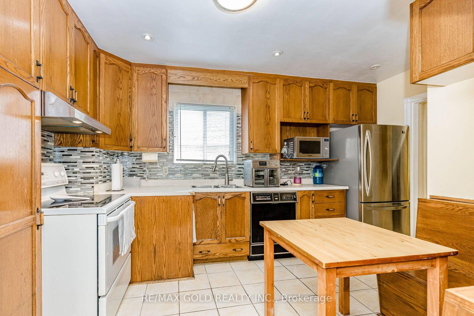 23 Rensburg Drive • Toronto, ON photo 12