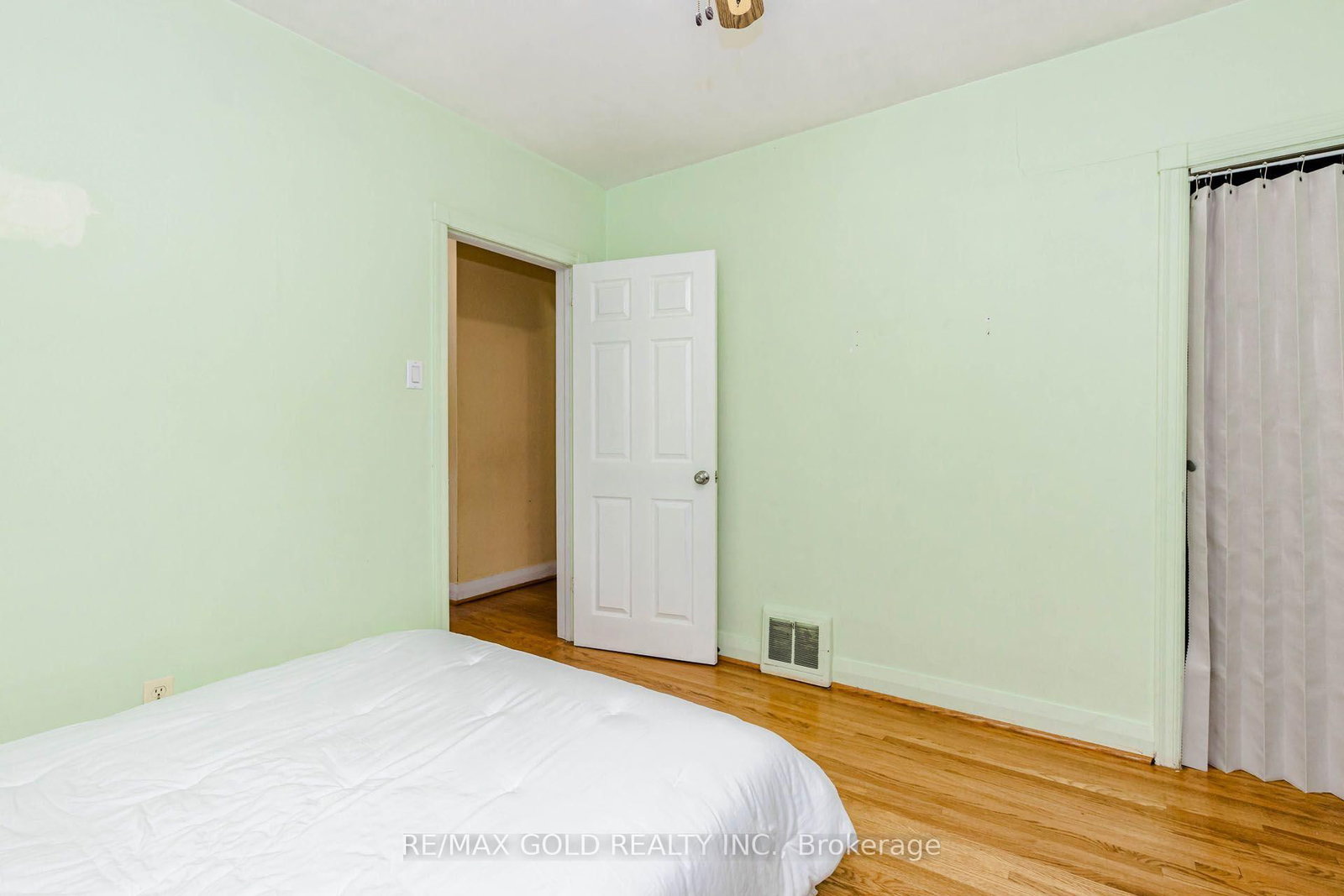 23 Rensburg Drive • Toronto, ON photo 23
