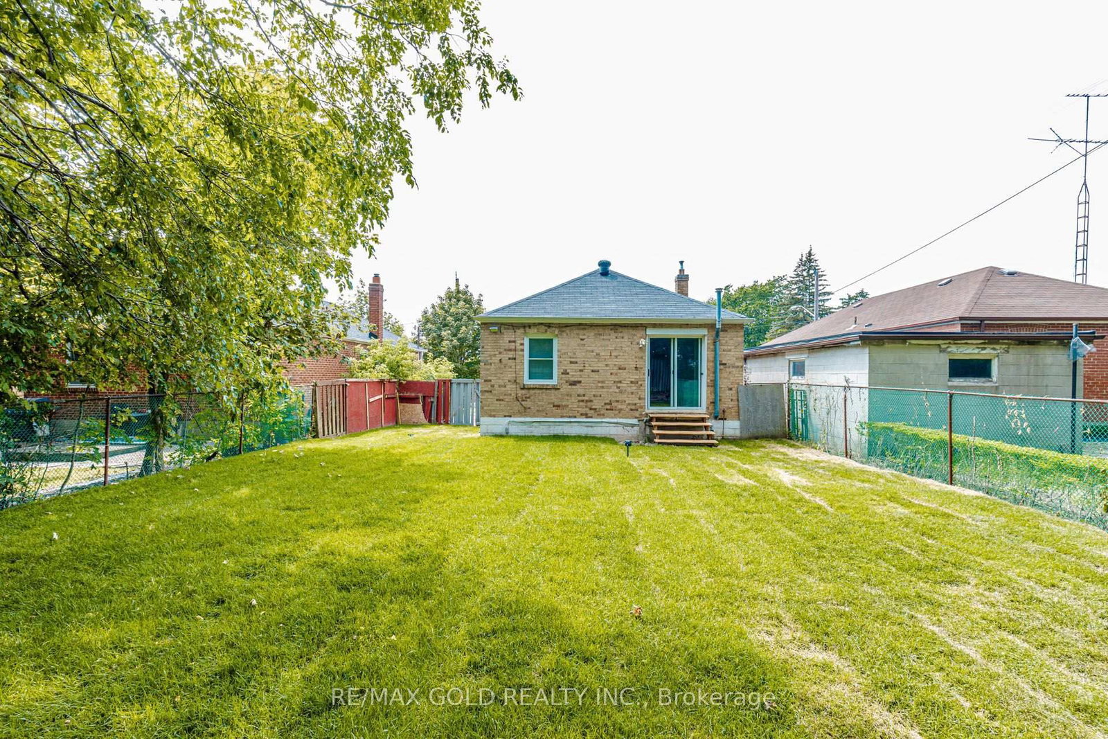 23 Rensburg Drive • Toronto, ON photo 48