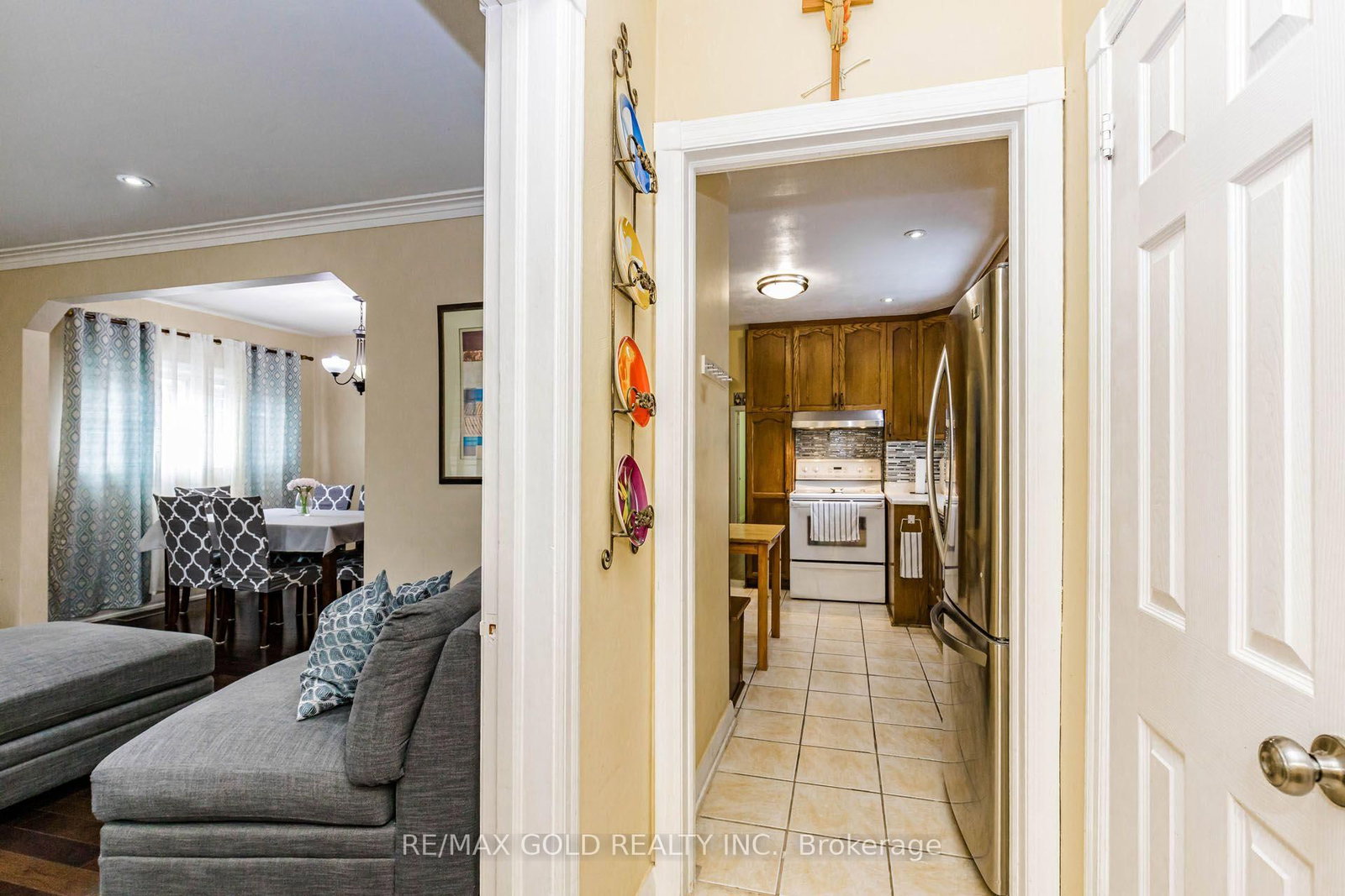 23 Rensburg Drive • Toronto, ON photo 5