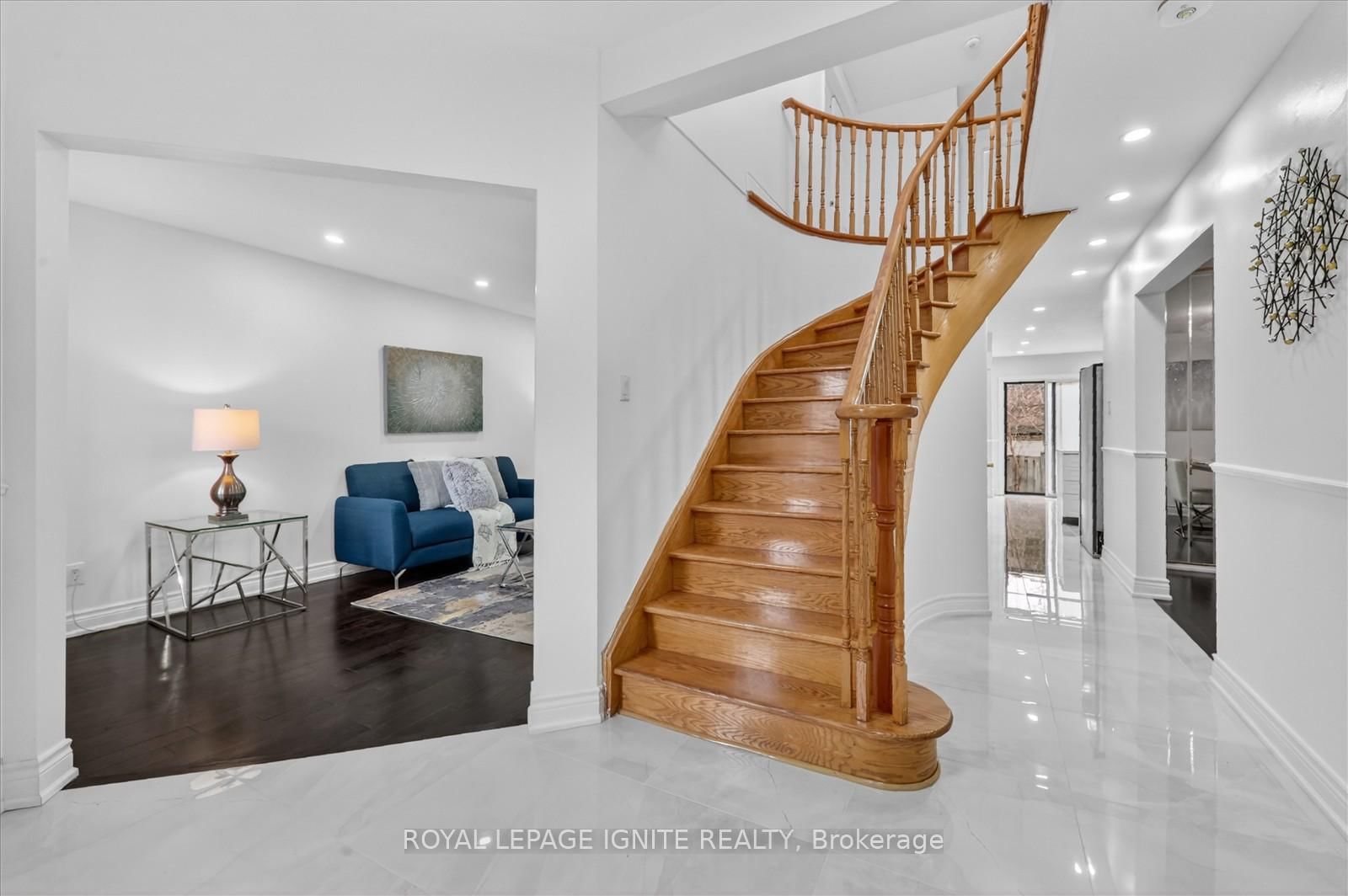 205 Hupfield Trail • Toronto, ON photo 4