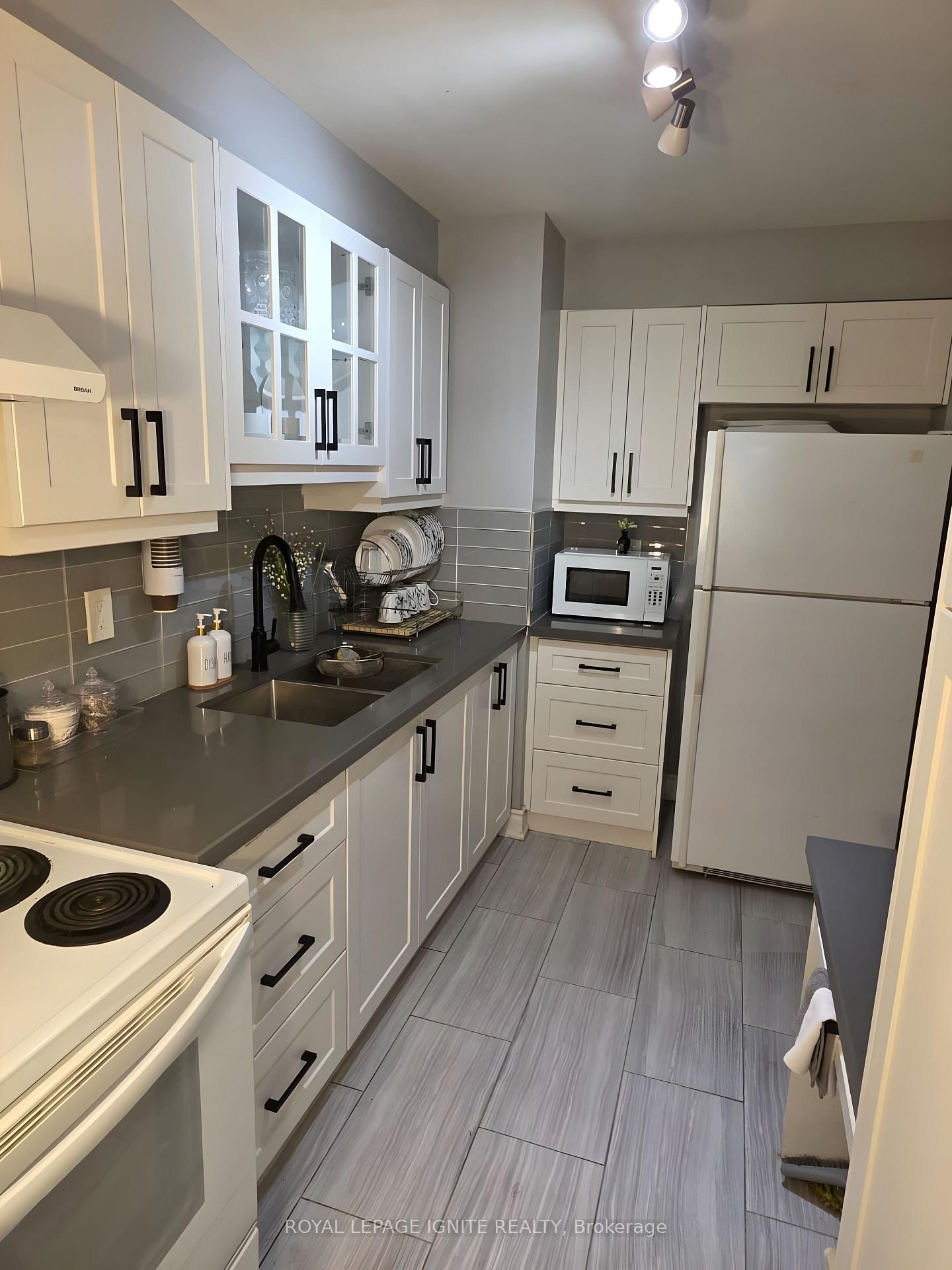 5 Massey Square • #415 • Toronto, ON photo 7