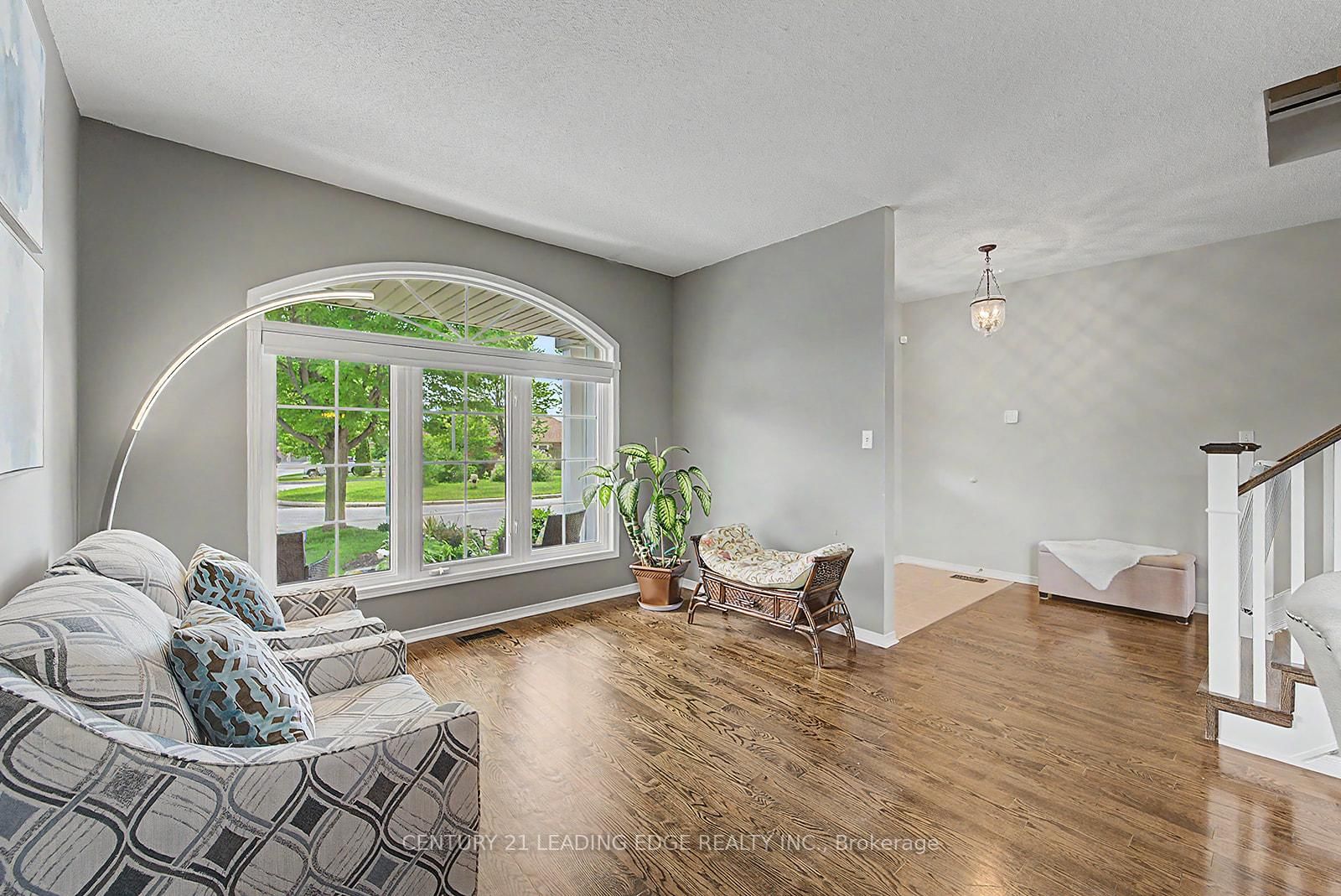 1920 Clearwater Court • Oshawa, ON photo 12
