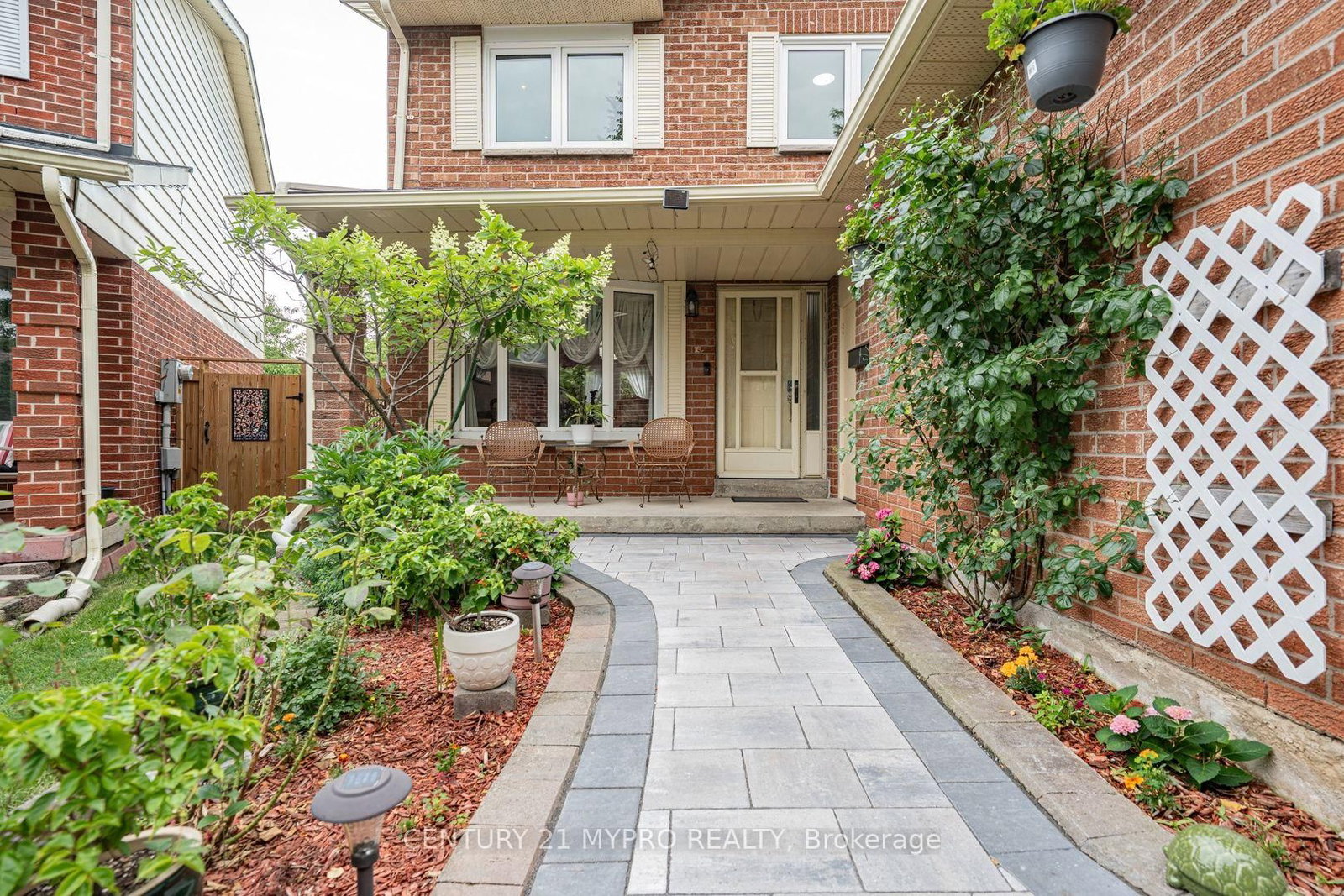 35 Wheeling Drive • Toronto, ON photo 4