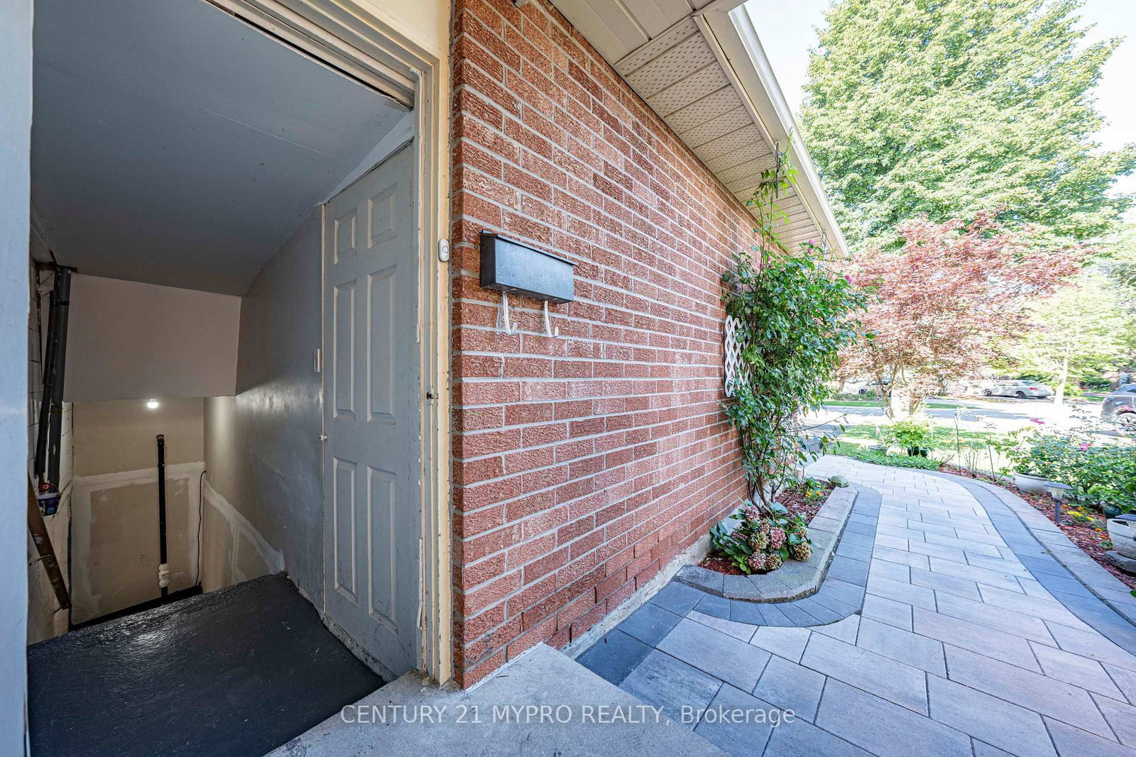 35 Wheeling Drive • Toronto, ON photo 40