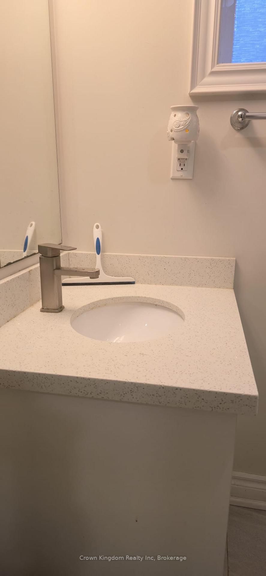 Lower - 18 Hollyhedge Drive, Toronto 5