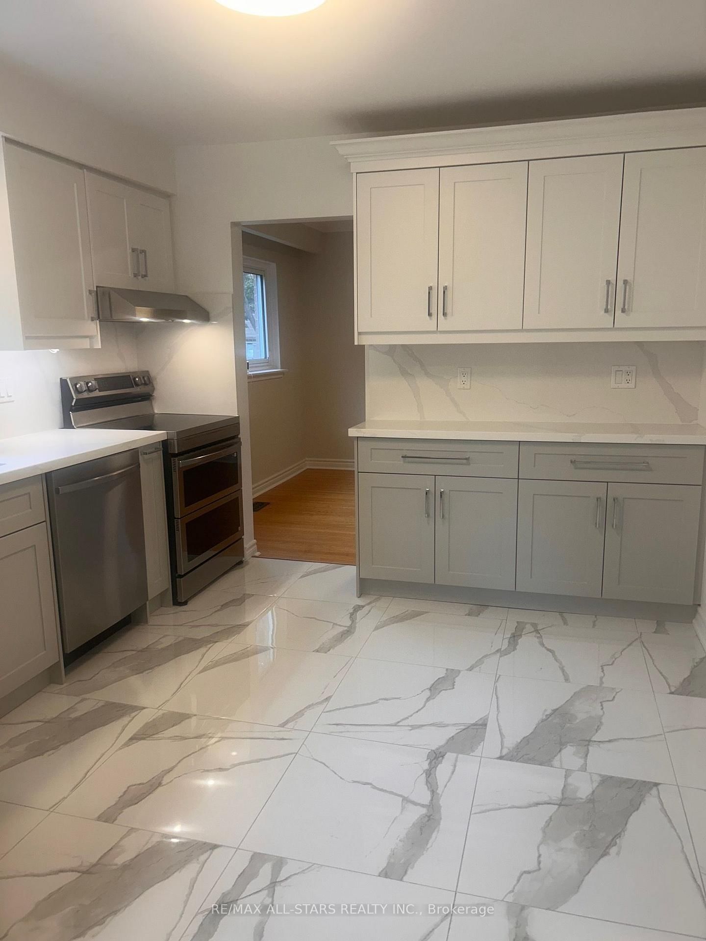 19 portico Drive • Toronto, ON photo 15