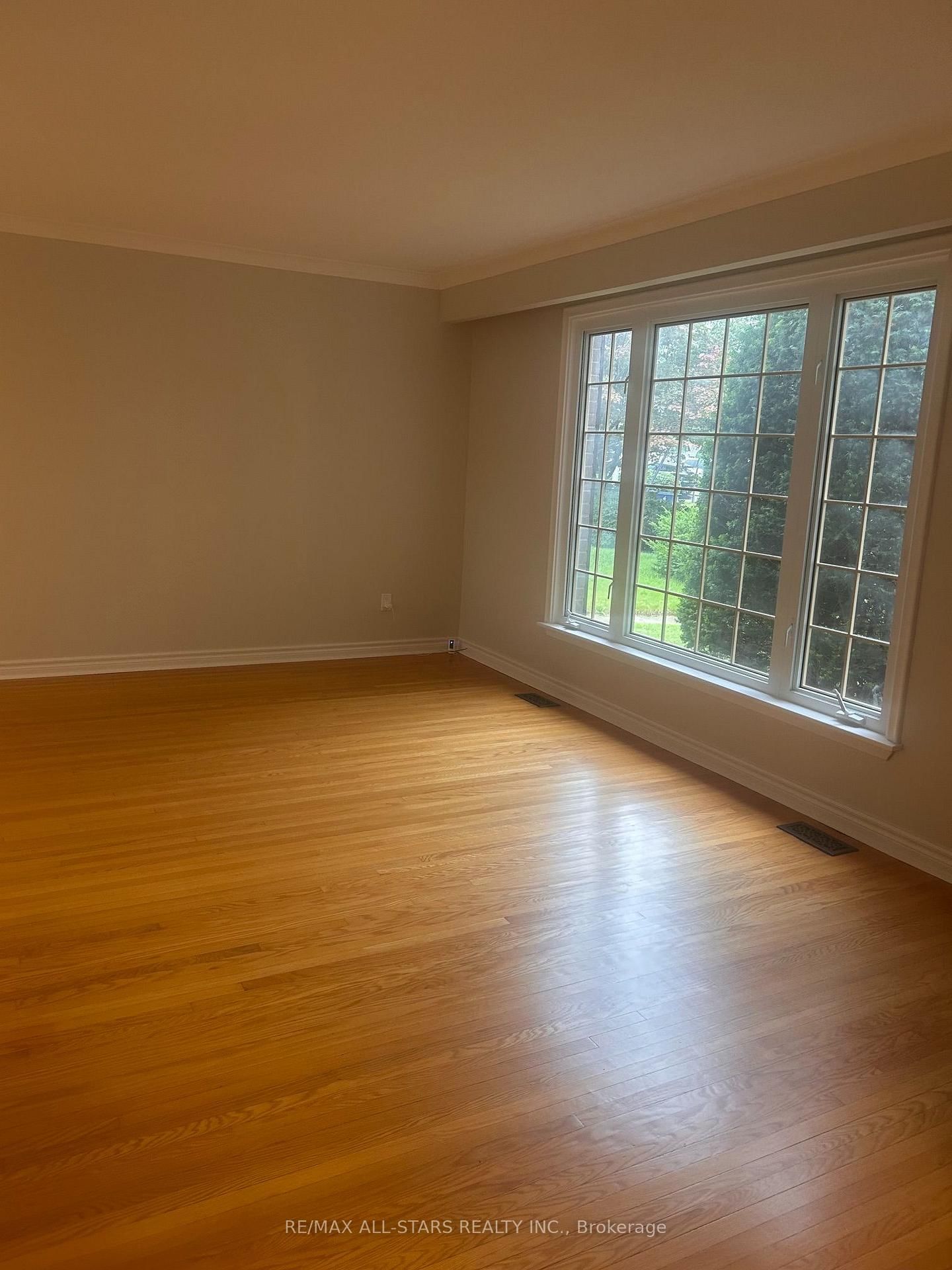 19 portico Drive • Toronto, ON photo 18