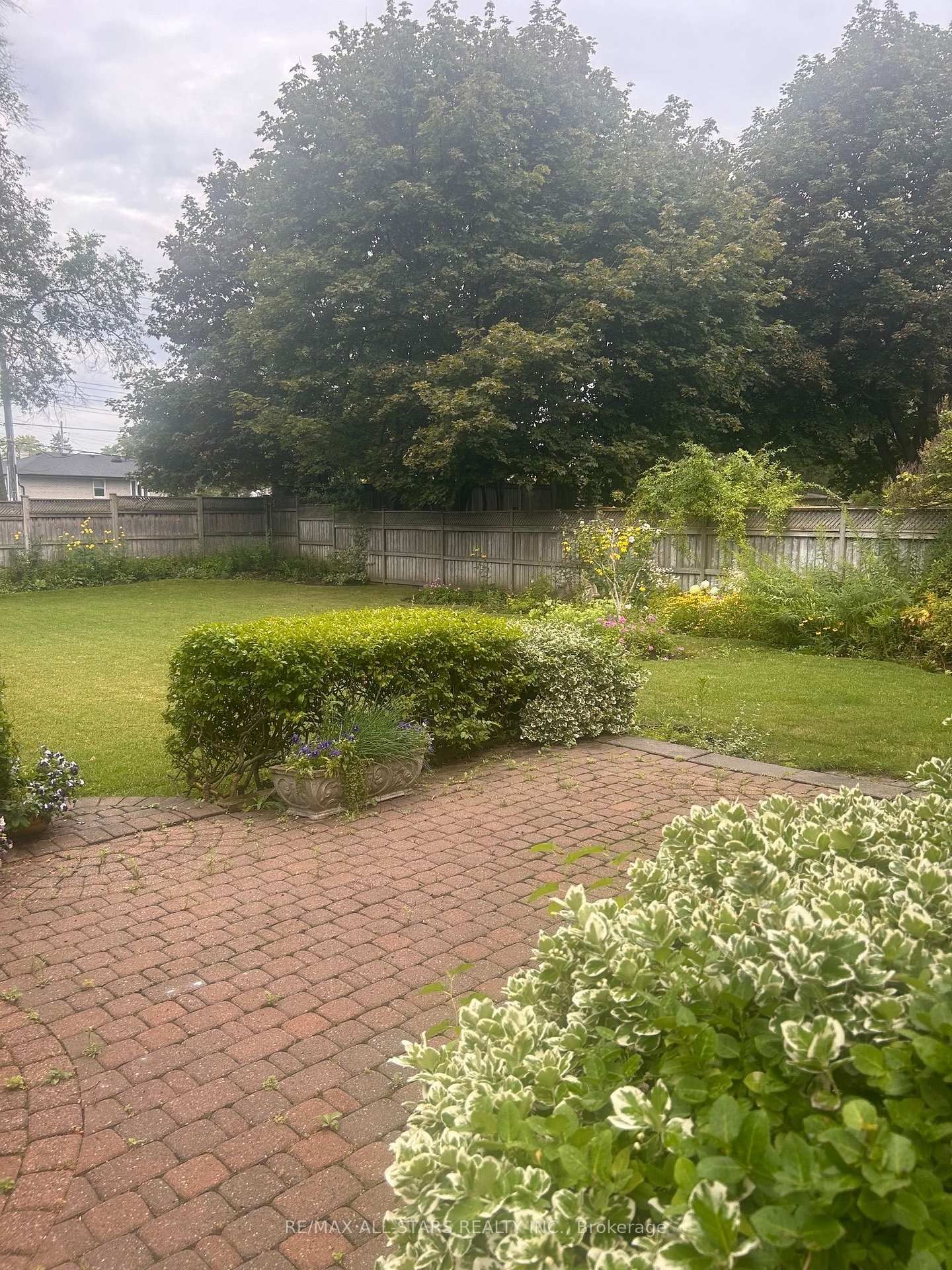 19 portico Drive • Toronto, ON photo 5