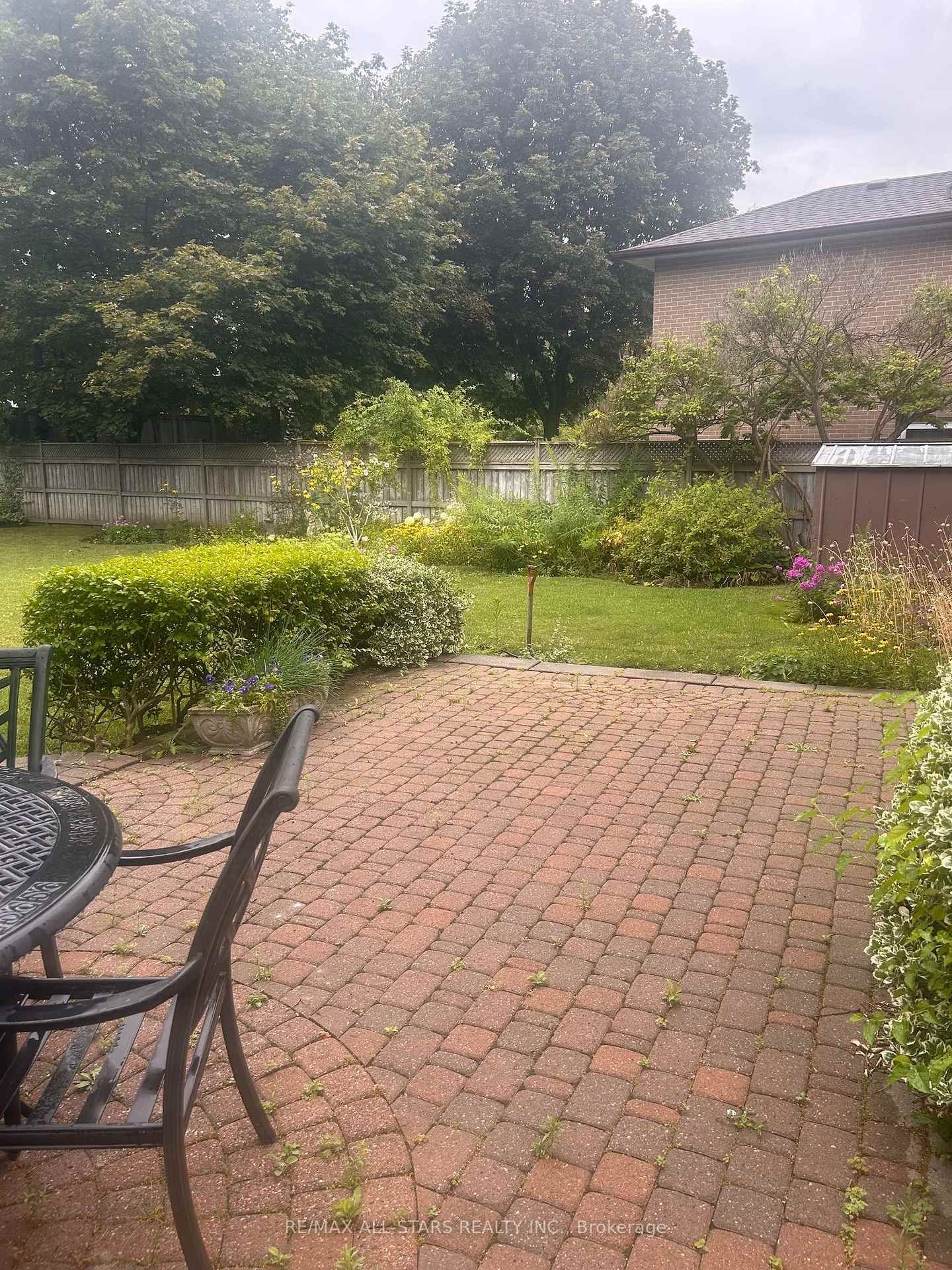 19 portico Drive • Toronto, ON photo 7