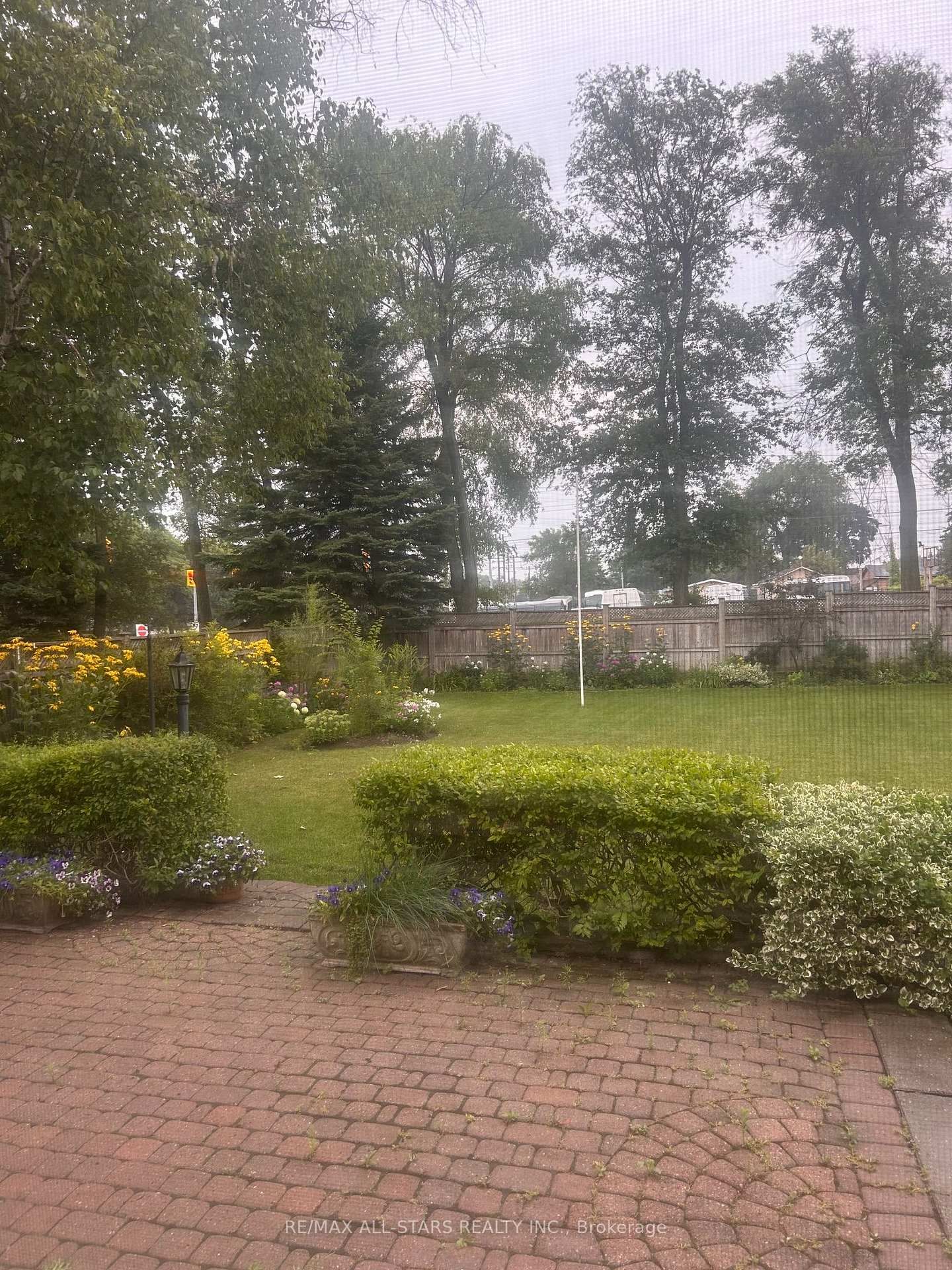 19 portico Drive • Toronto, ON photo 9