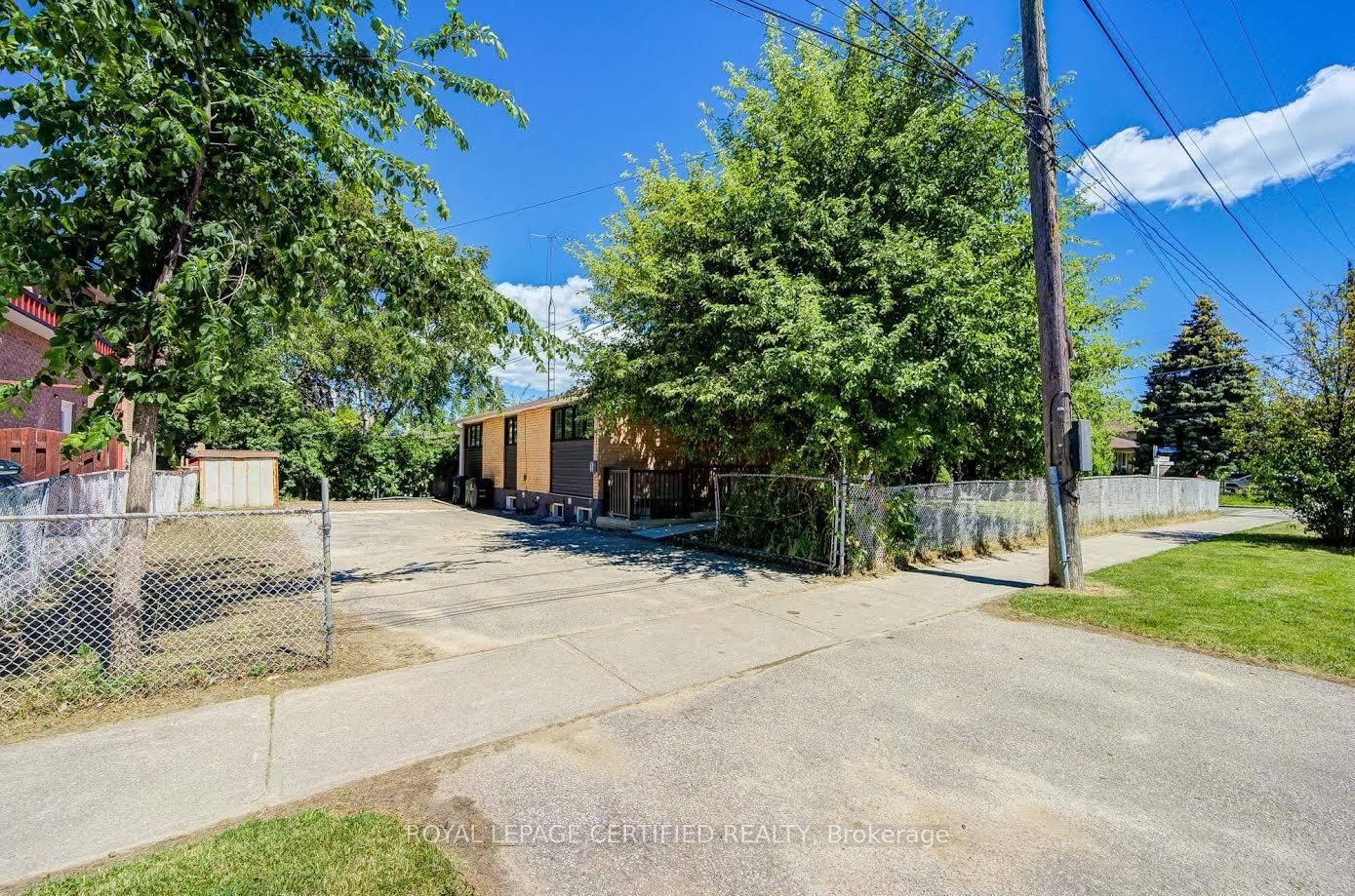 79 Samson Crescent • Toronto, ON photo 48