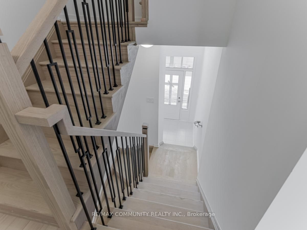 799 Heathrow Path • Oshawa, ON photo 14