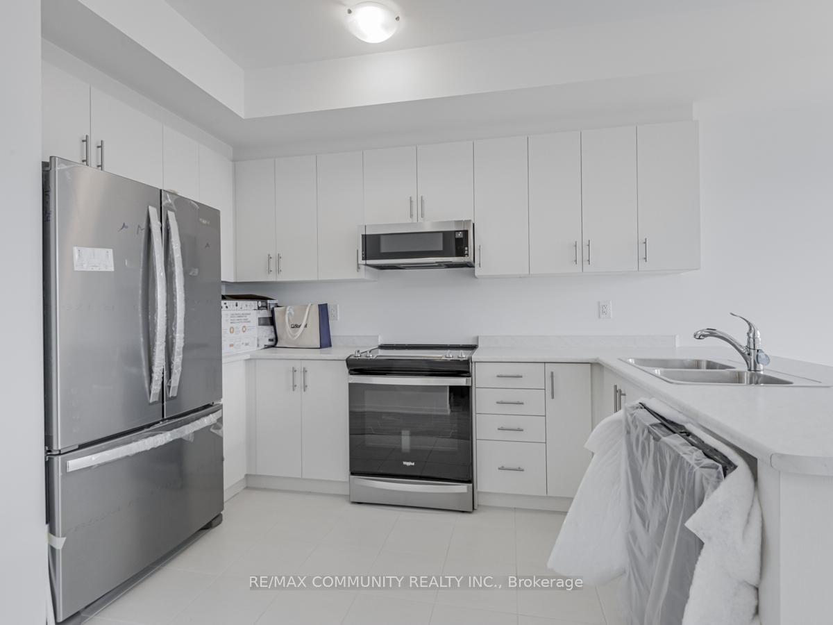 799 Heathrow Path • Oshawa, ON photo 15