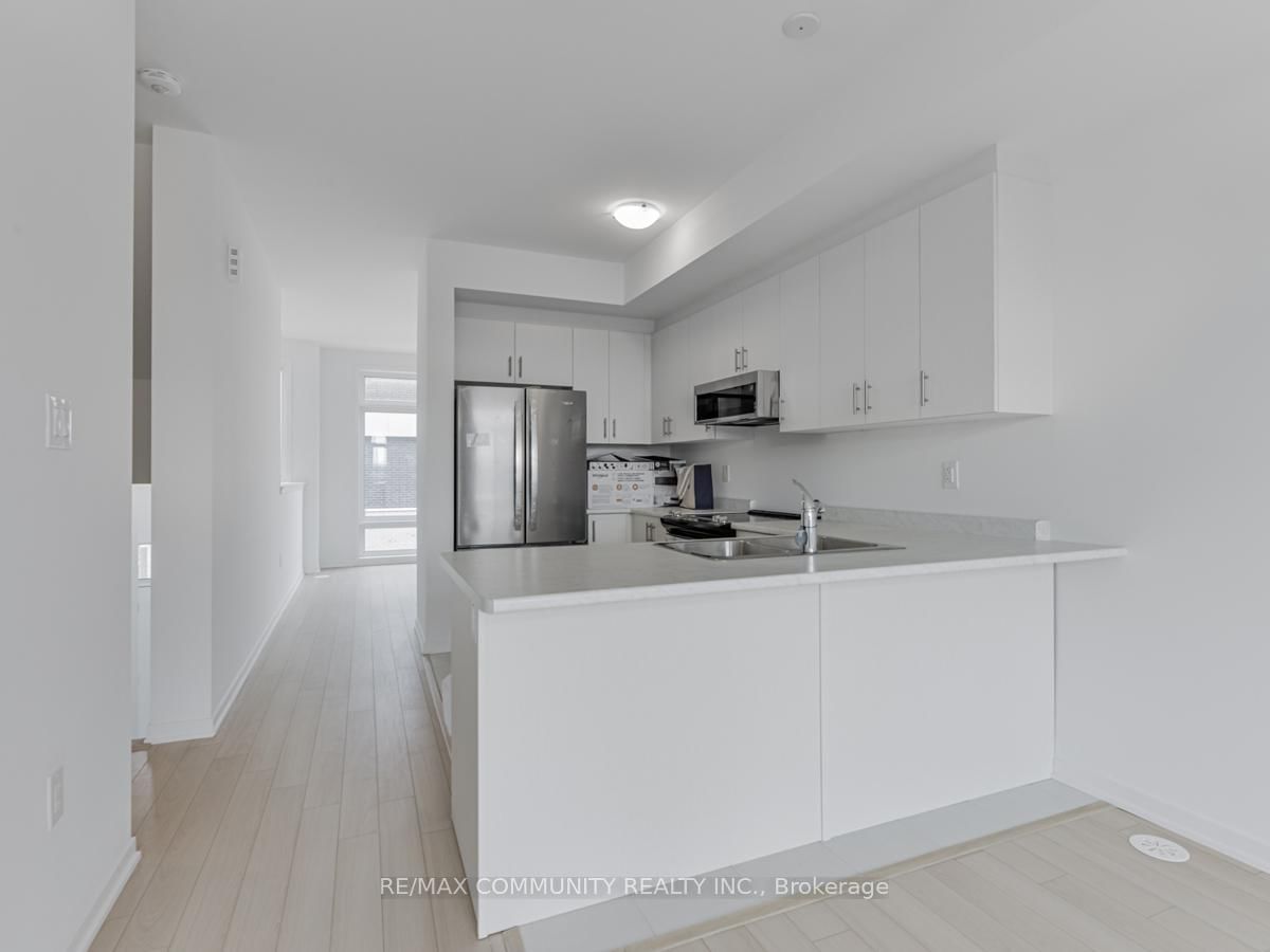 799 Heathrow Path • Oshawa, ON photo 18