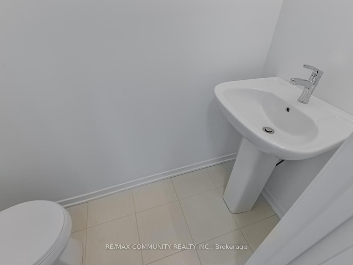 799 Heathrow Path • Oshawa, ON photo 25