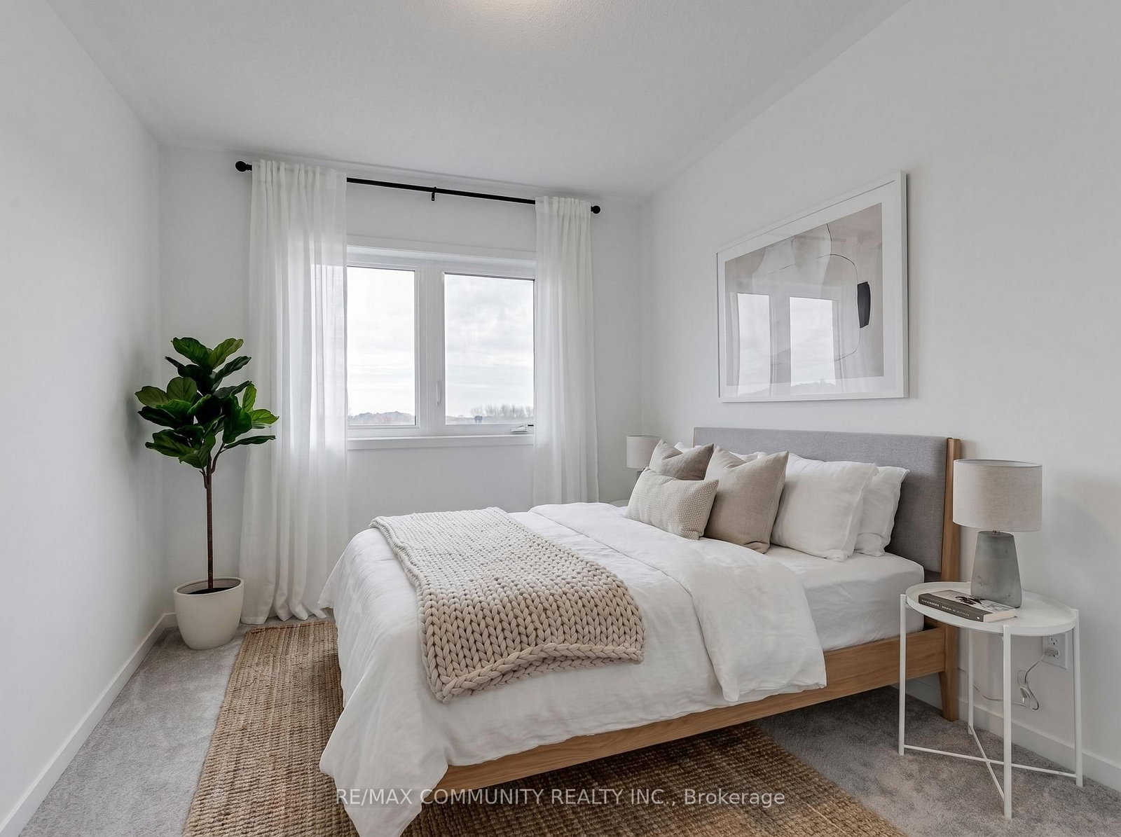 799 Heathrow Path • Oshawa, ON photo 5