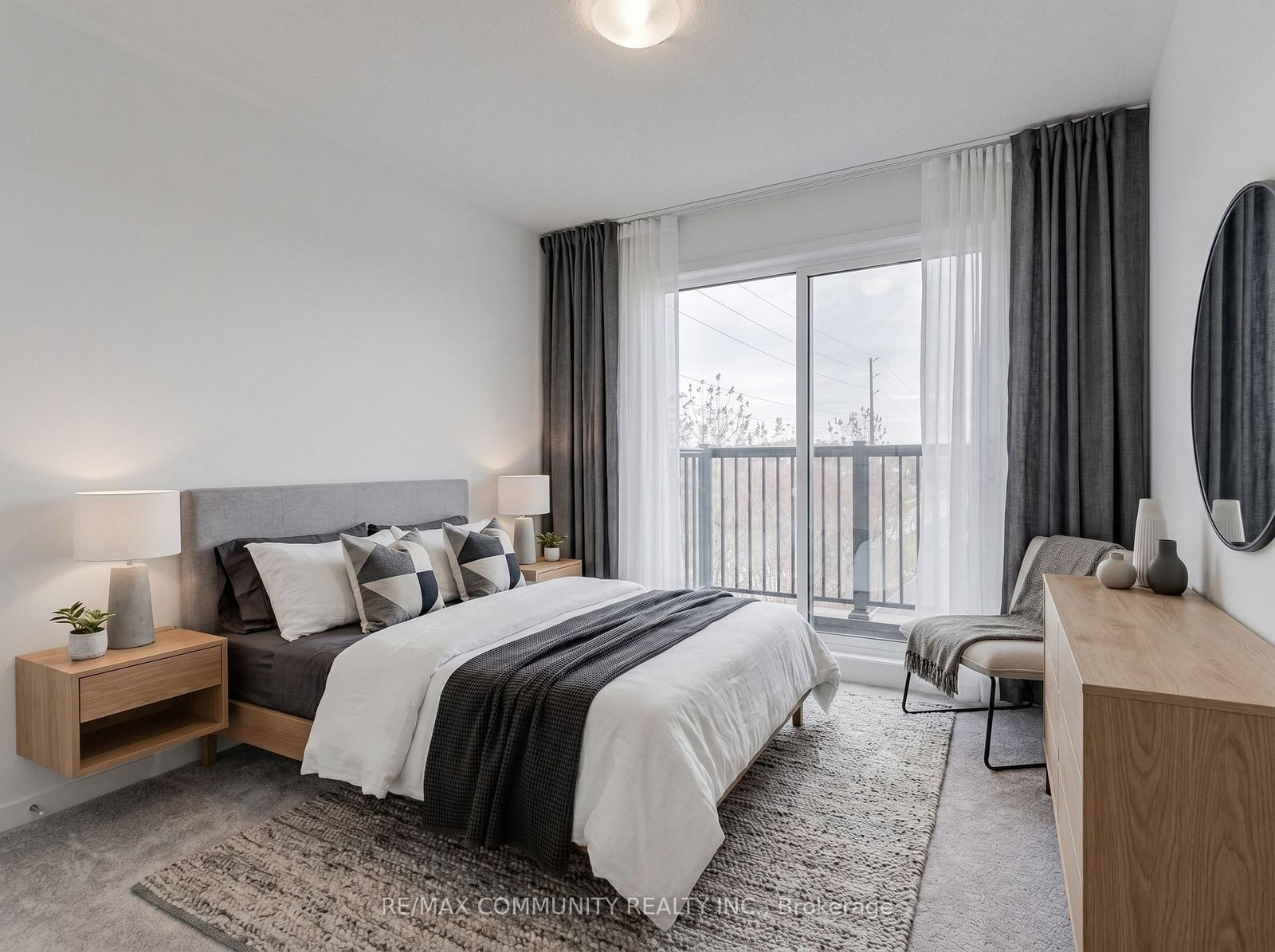 799 Heathrow Path • Oshawa, ON photo 7