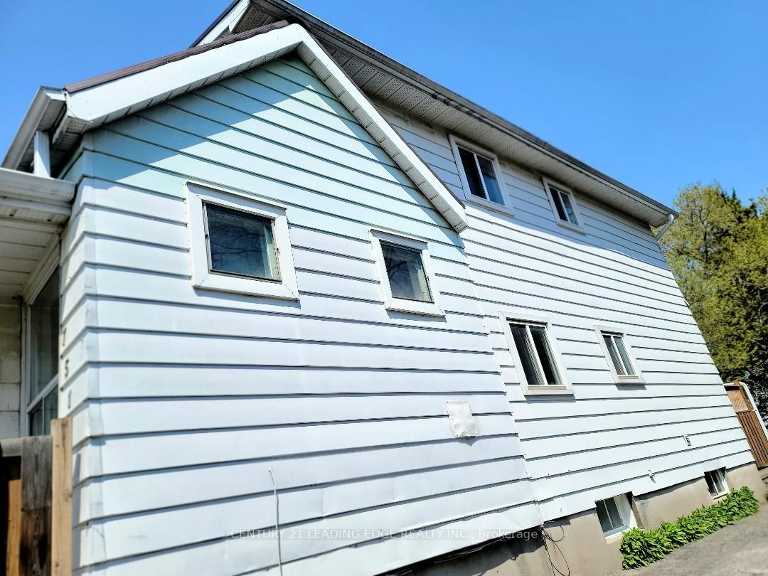 751 Gifford Street • Oshawa, ON photo 3