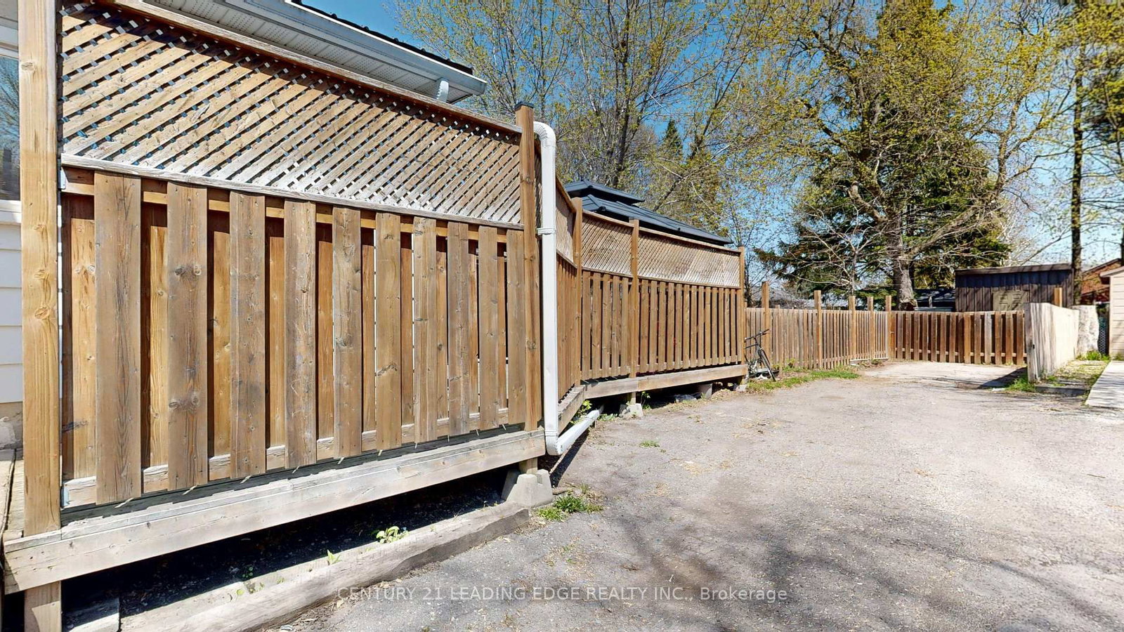 751 Gifford Street • Oshawa, ON photo 45