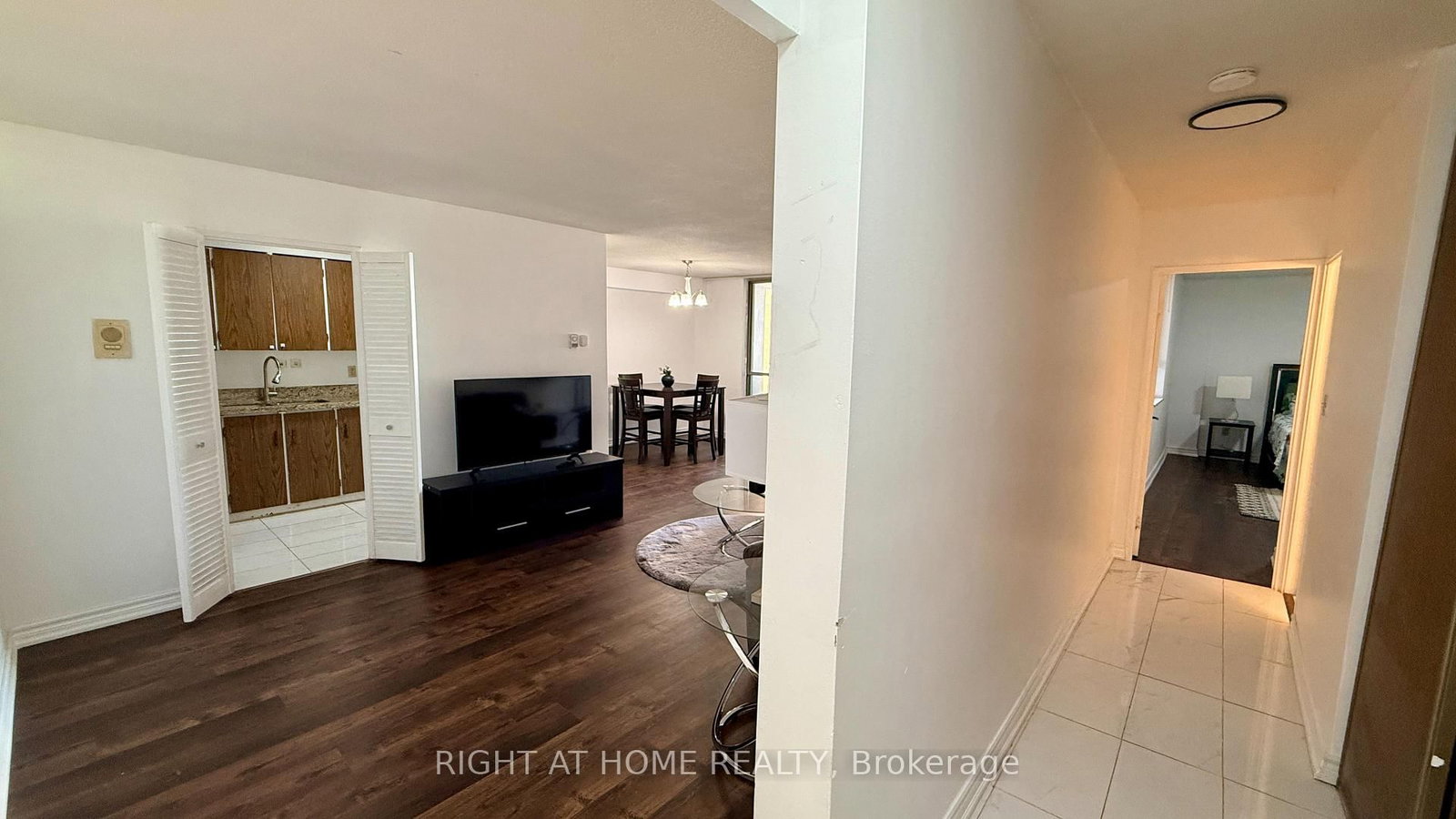 1 Massey Square • #2819 • Toronto, ON photo 3