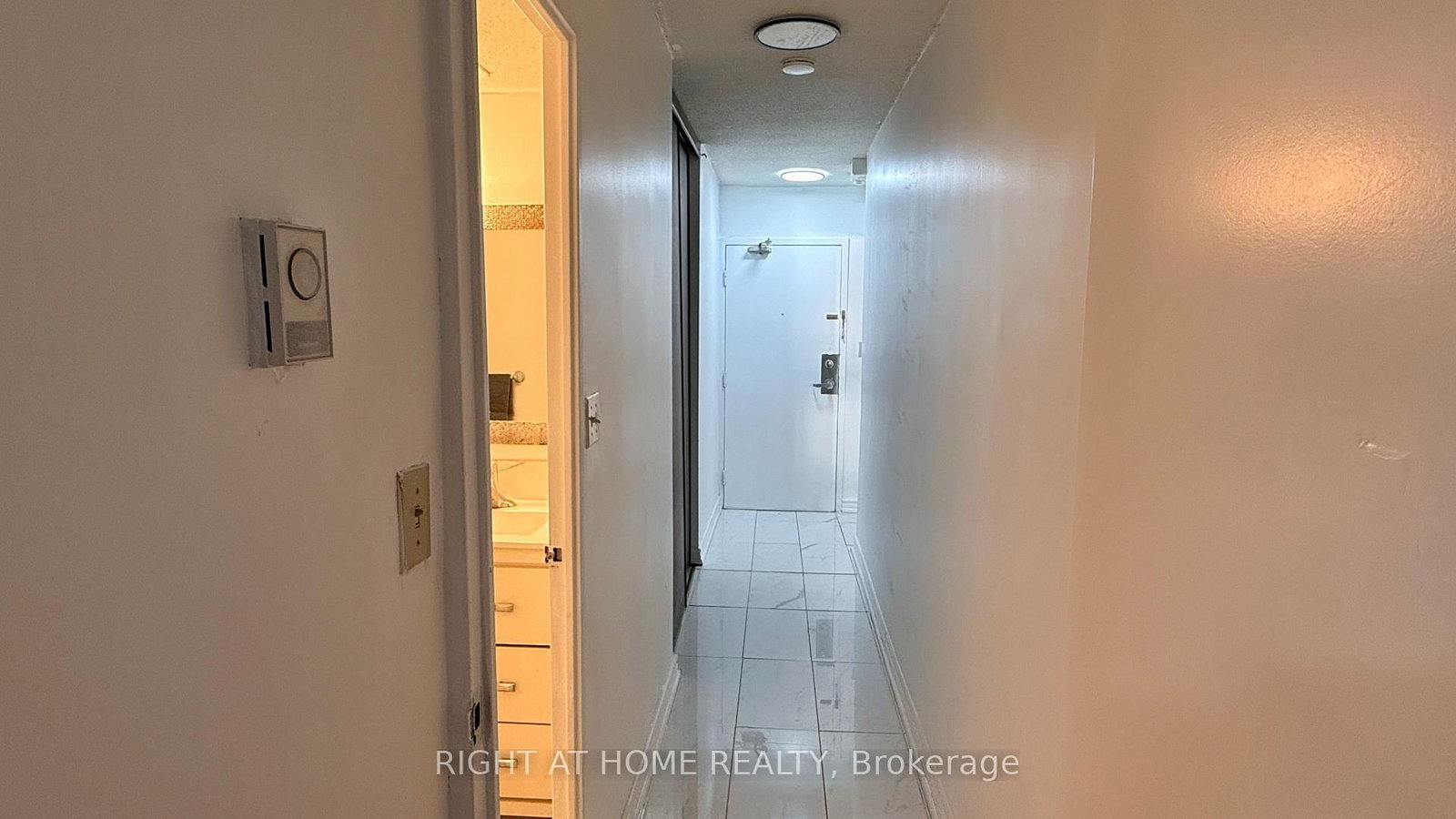 1 Massey Square • #2819 • Toronto, ON photo 4