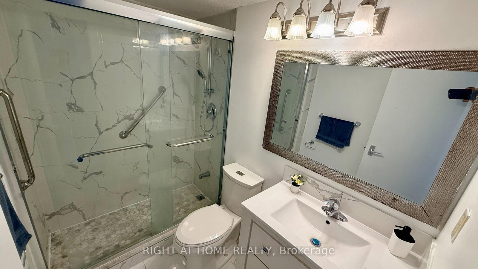 1 Massey Square • #2819 • Toronto, ON photo 7