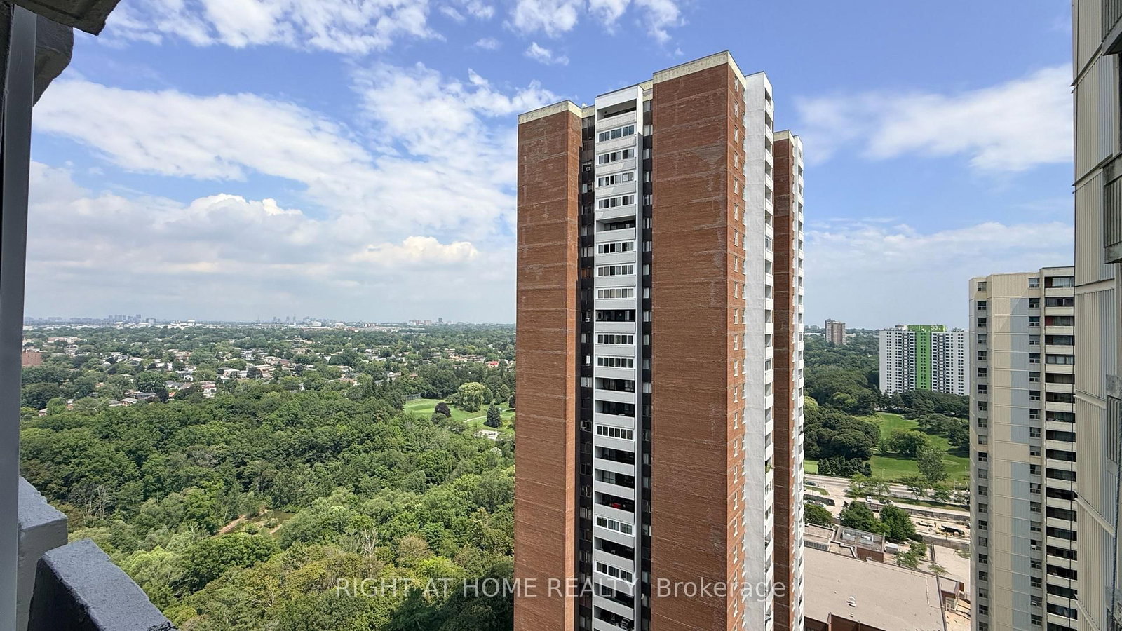 1 Massey Square • #2819 • Toronto, ON photo 9