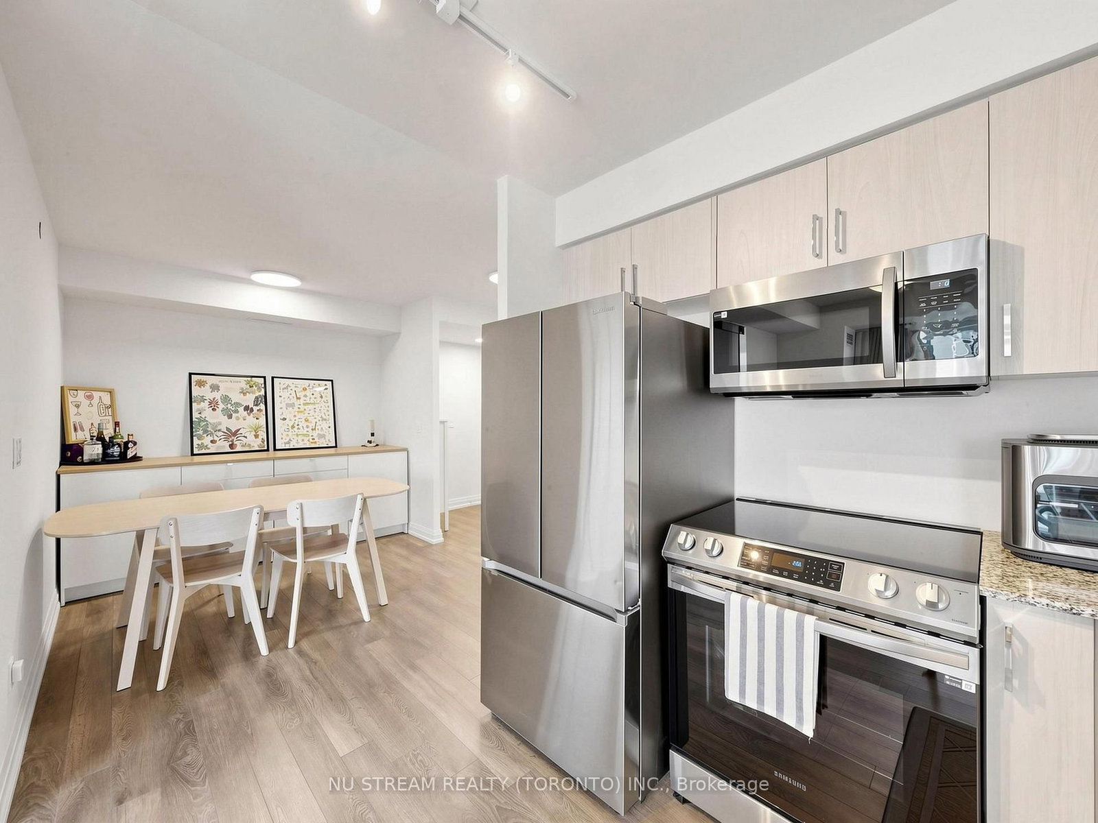 20 Meadowglen Place • #2209 • Toronto, ON photo 17