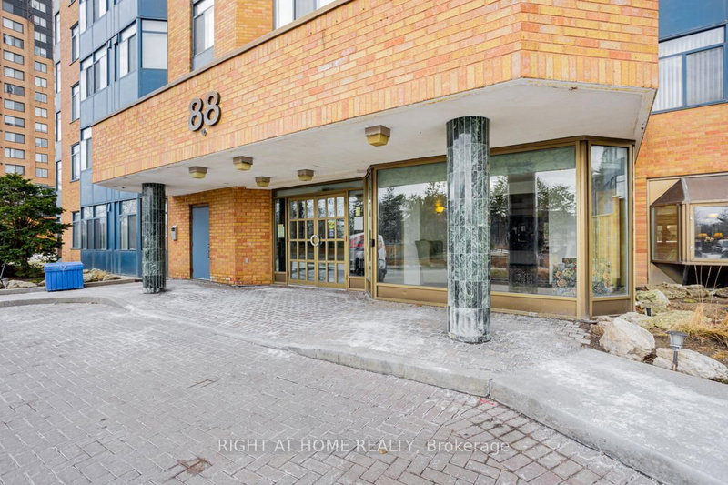 406 - 88 Alton Towers Circle
