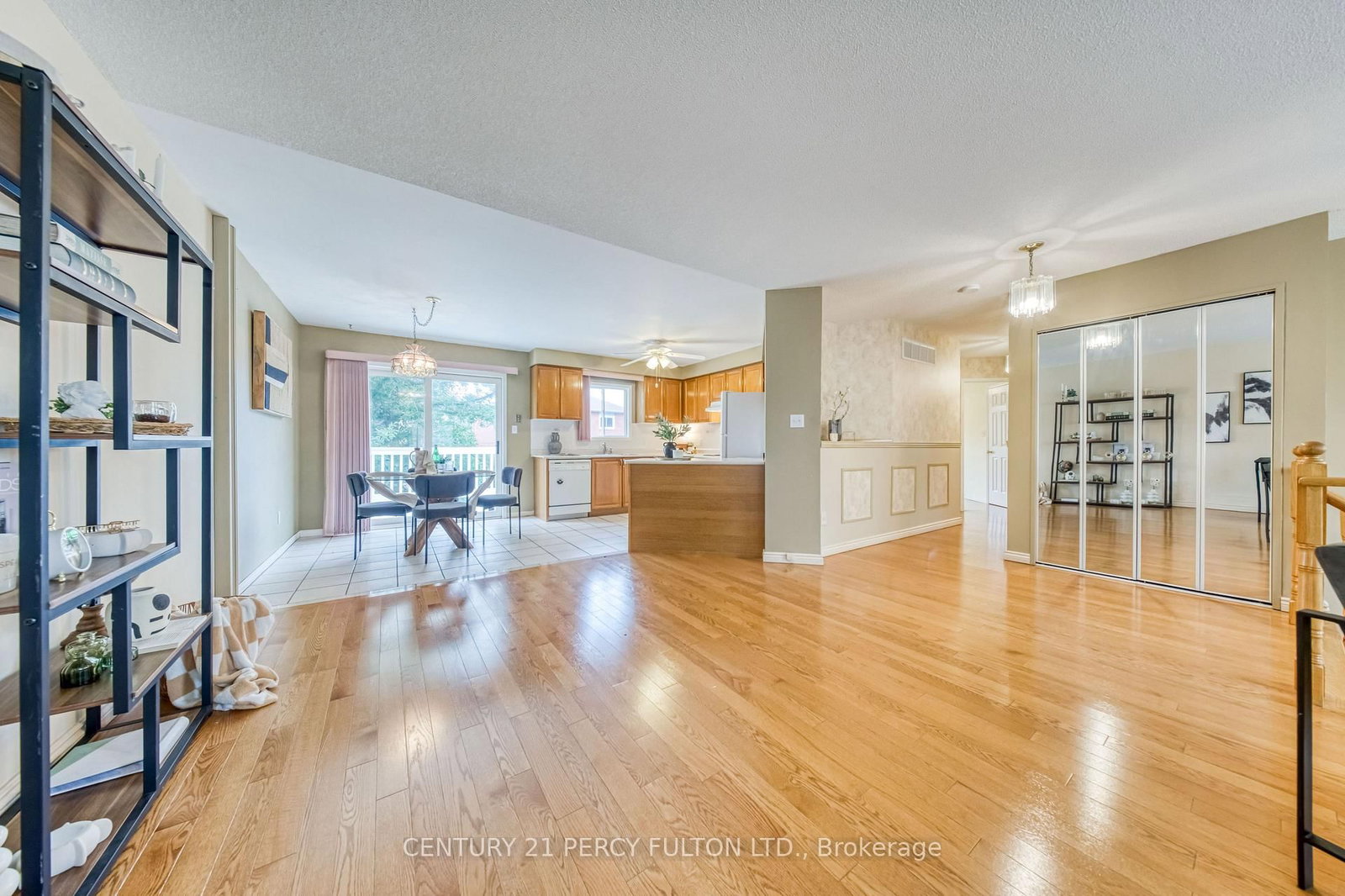 504 Sandalwood Court • Oshawa, ON photo 11
