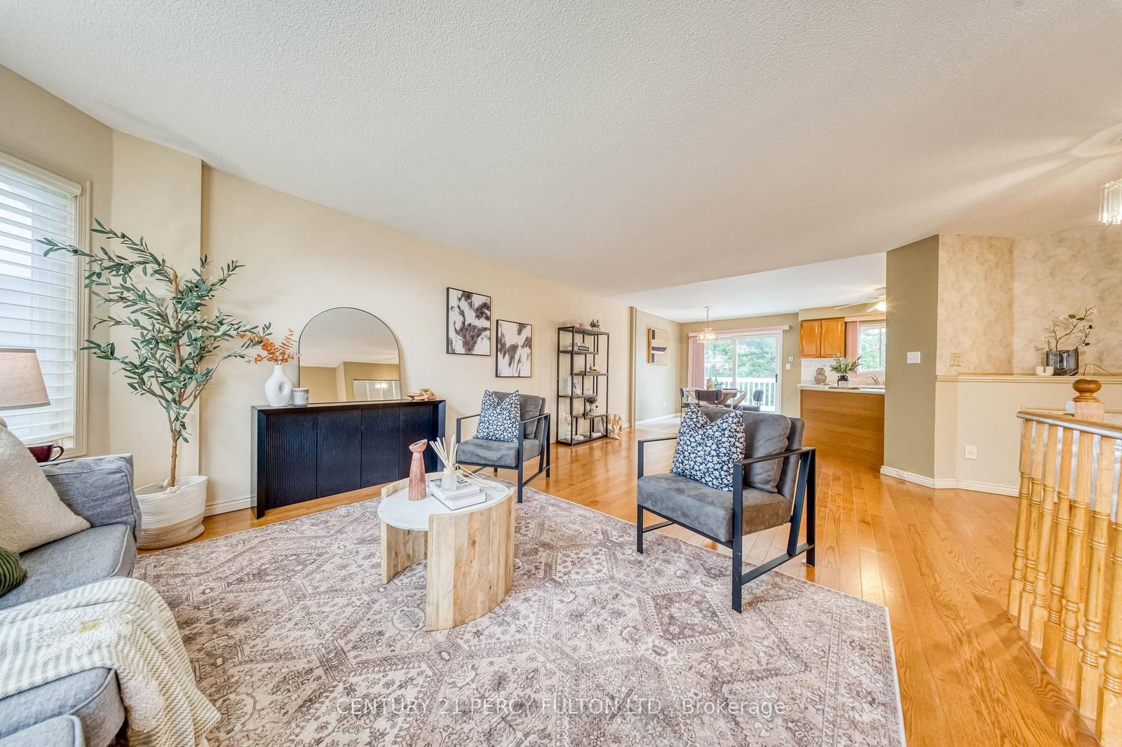 504 Sandalwood Court • Oshawa, ON photo 7