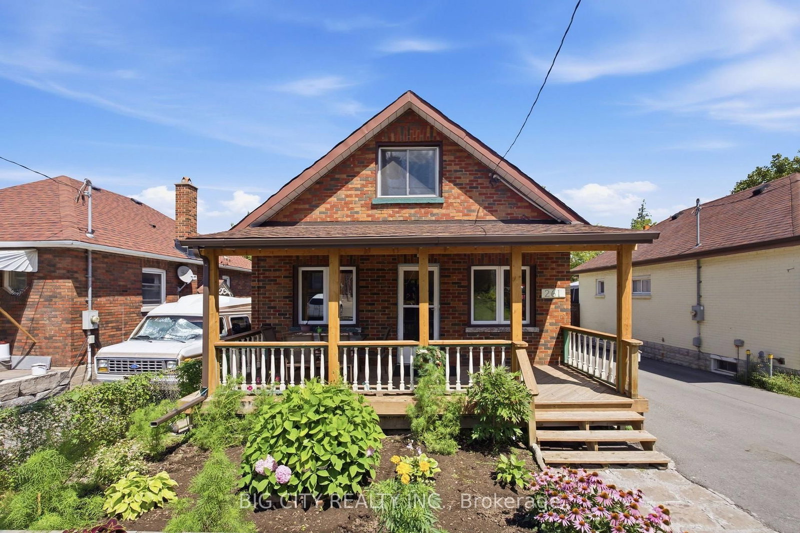 261 Clarke Street • Oshawa, ON photo 2