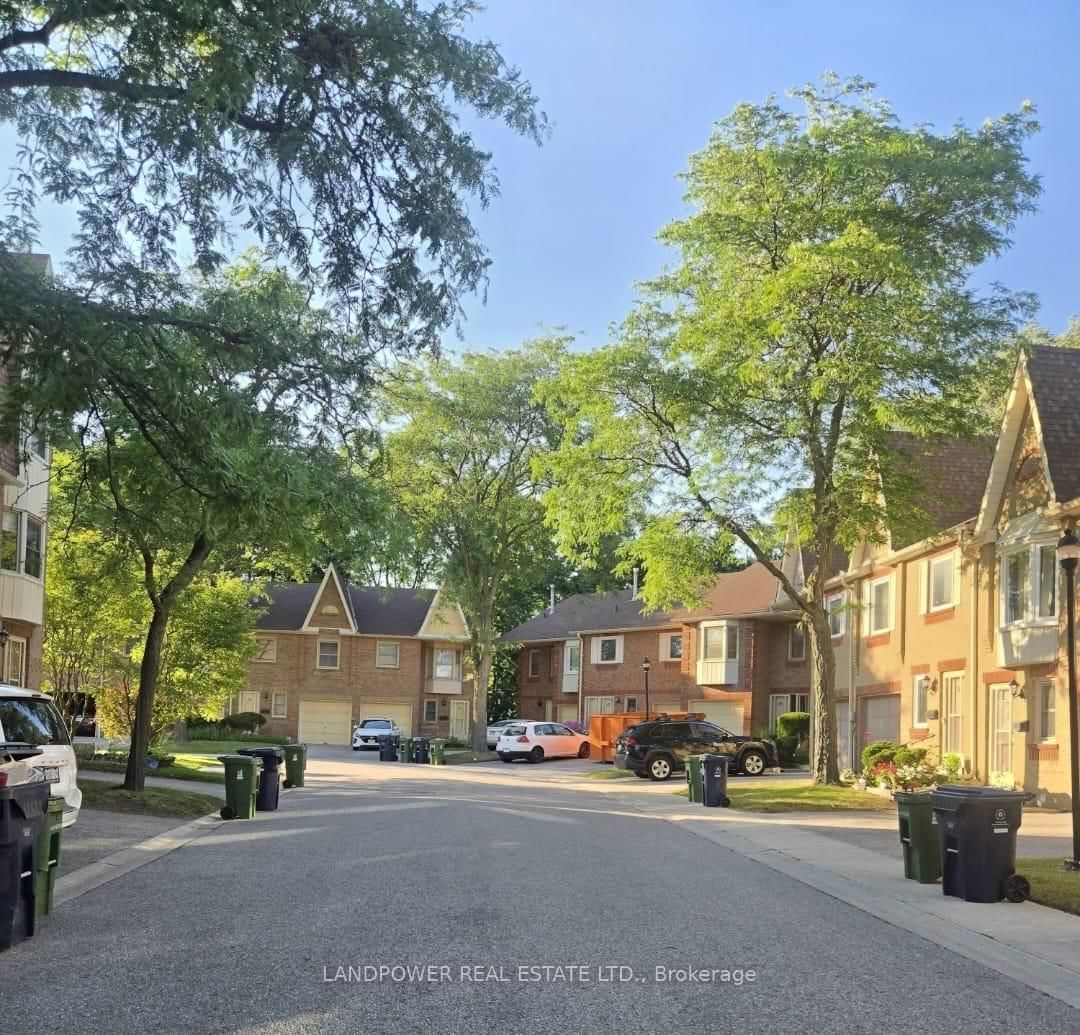 10 Cardwell Avenue • #75 • Toronto, ON photo 42