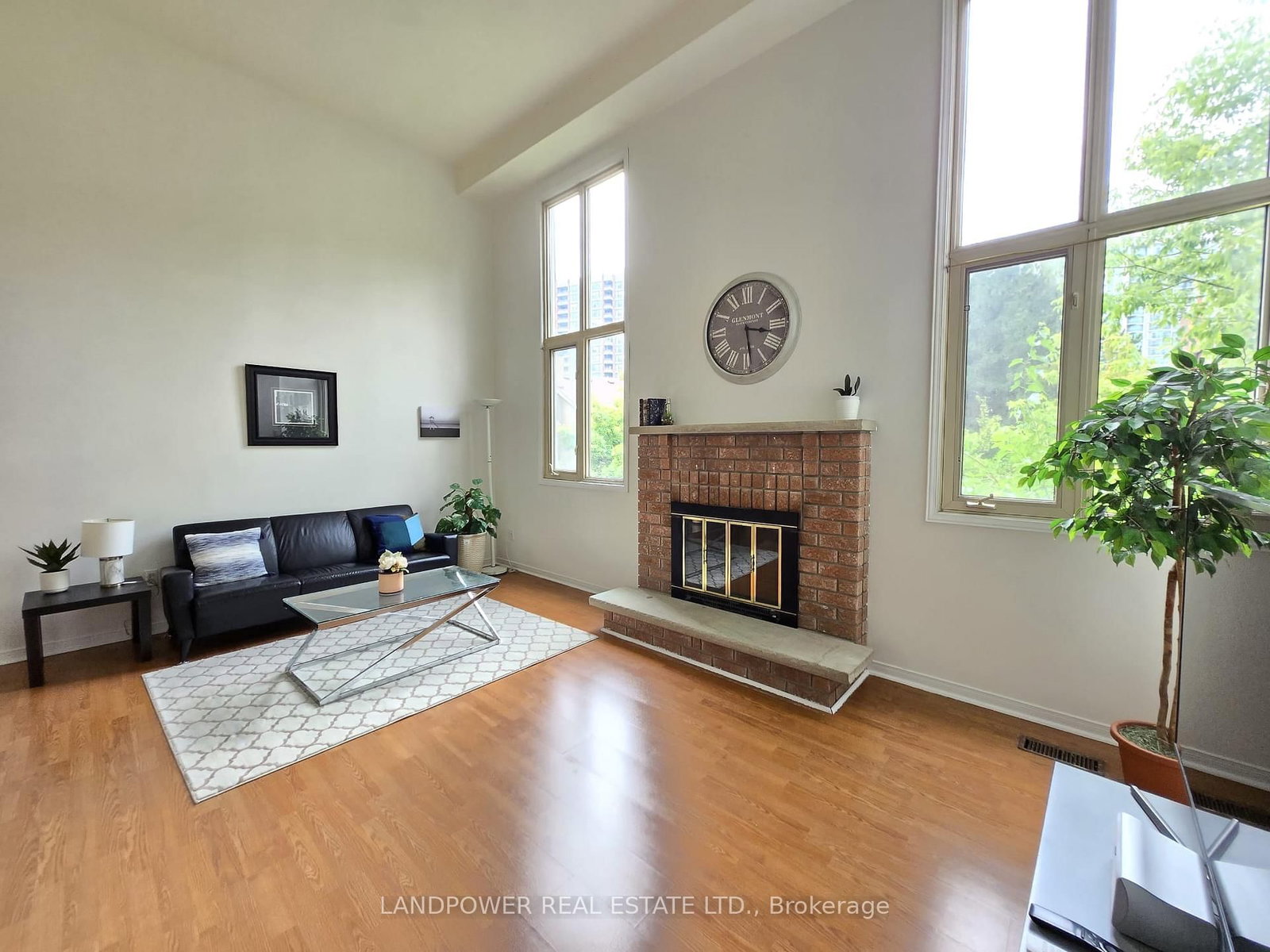 10 Cardwell Avenue • #75 • Toronto, ON photo 8
