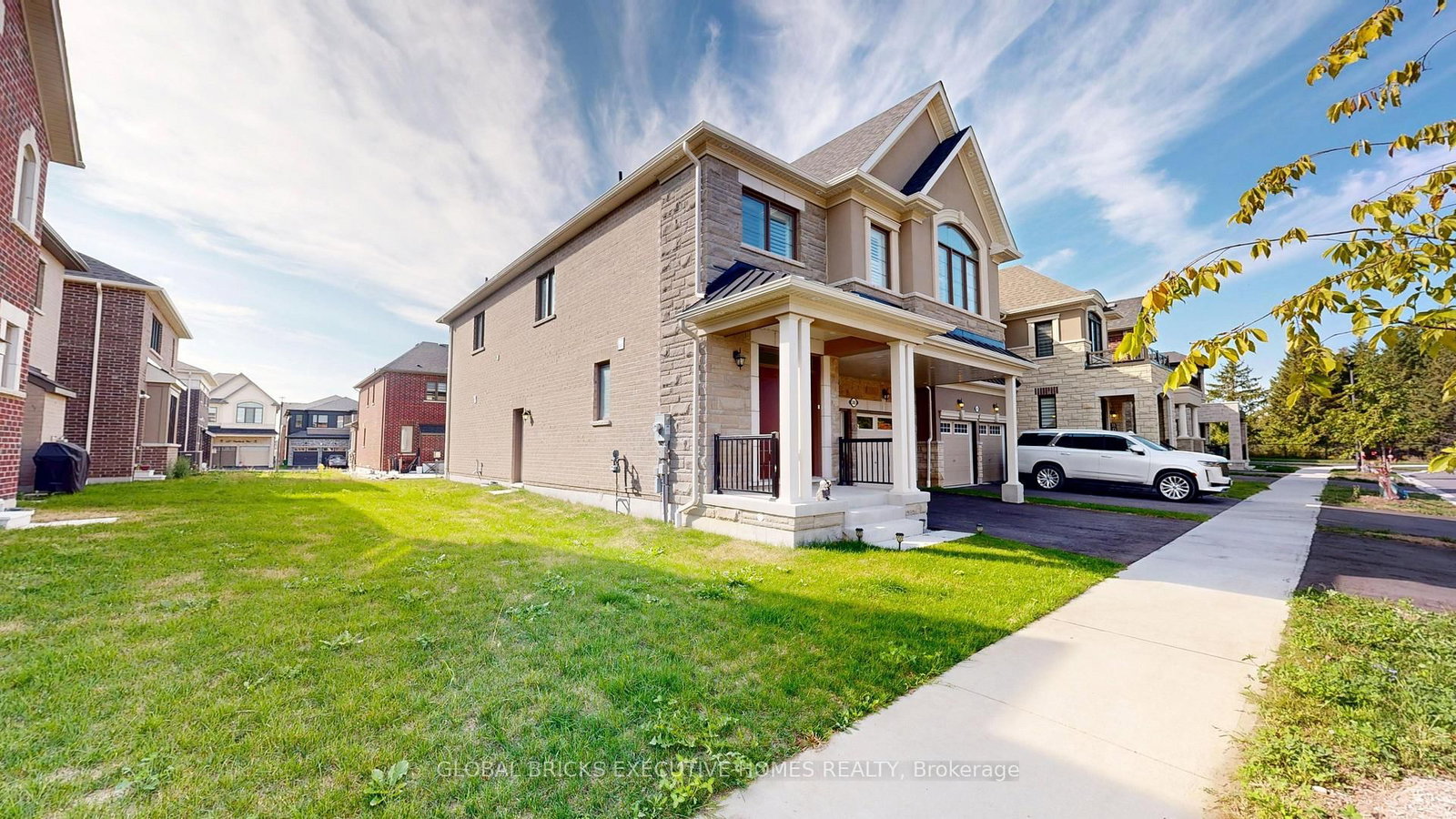 2885 Foxden Square • Pickering, ON photo 2