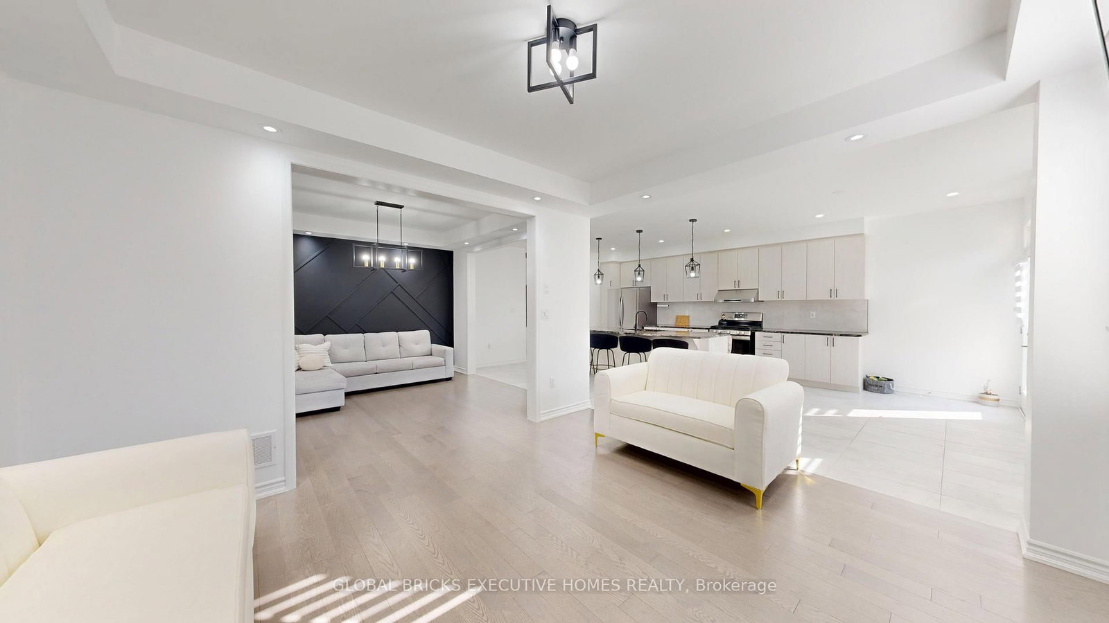2885 Foxden Square • Pickering, ON photo 6