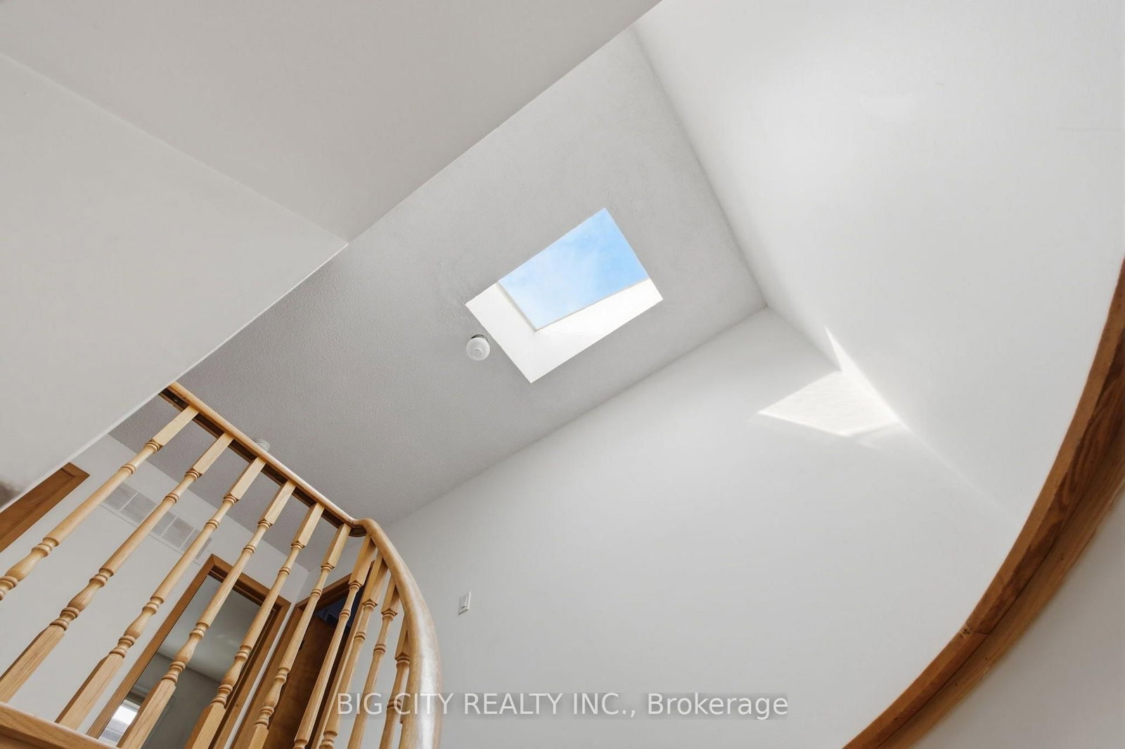 29 Rainthorpe Crescent • Toronto, ON photo 11