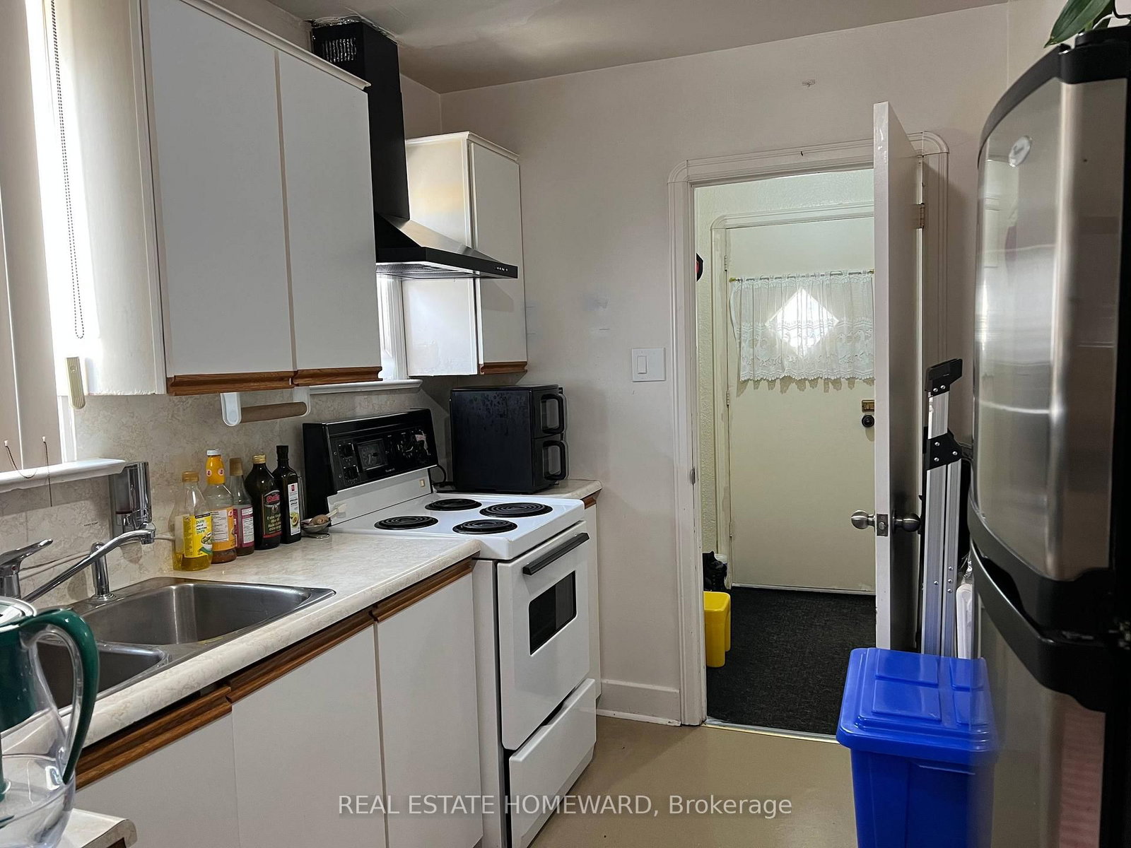Main - 124 Glencrest Boulevard, Toronto 3
