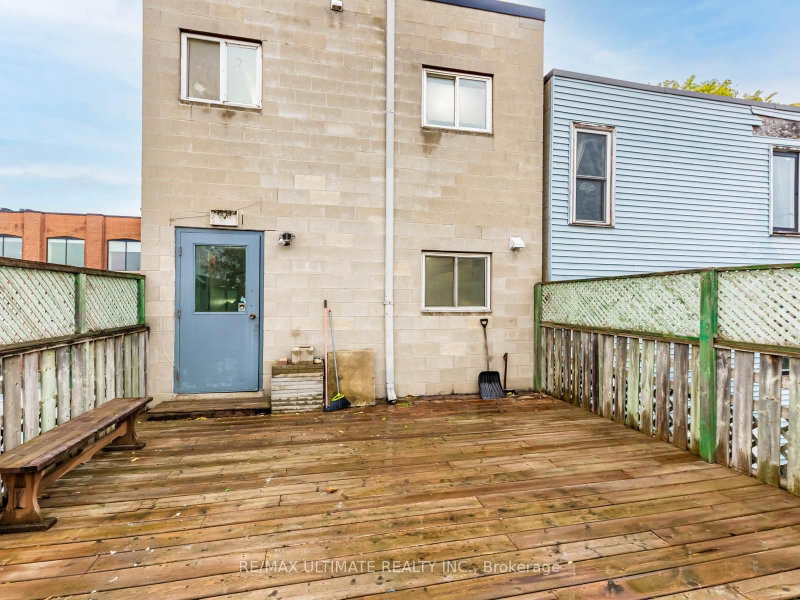 4 - 996 Queen Street E